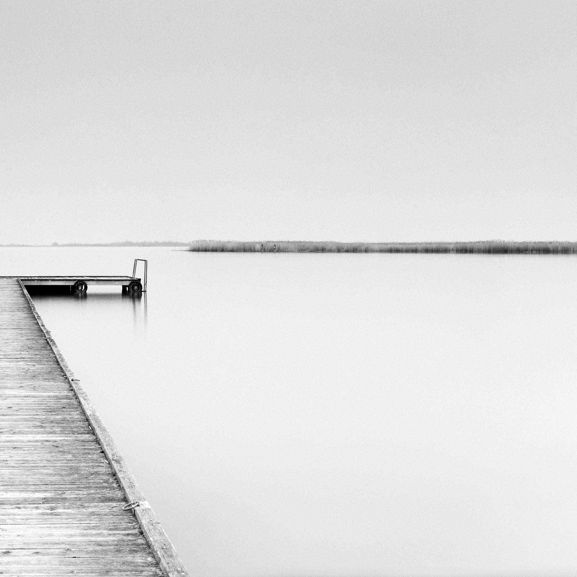 Wood Pier Panorama, noir et blanc minimaliste, photographie, édition limitée en vente 6