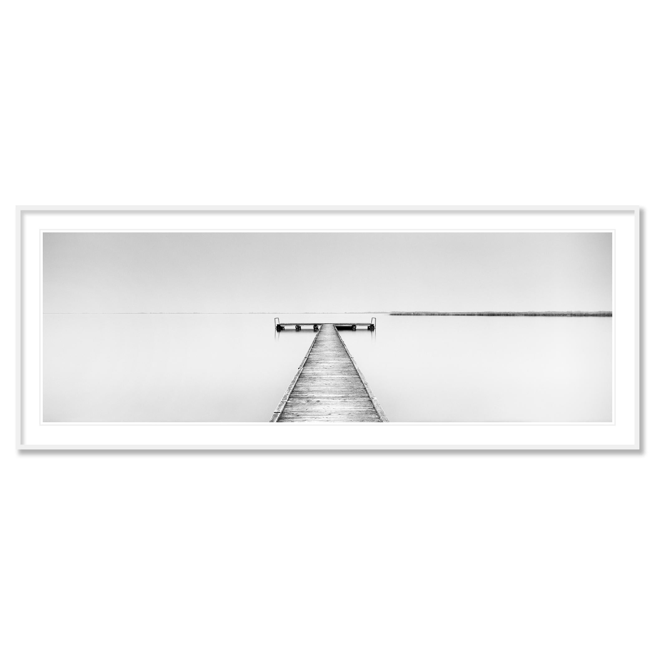 Wood Pier Panorama, noir et blanc minimaliste, photographie, édition limitée en vente 1
