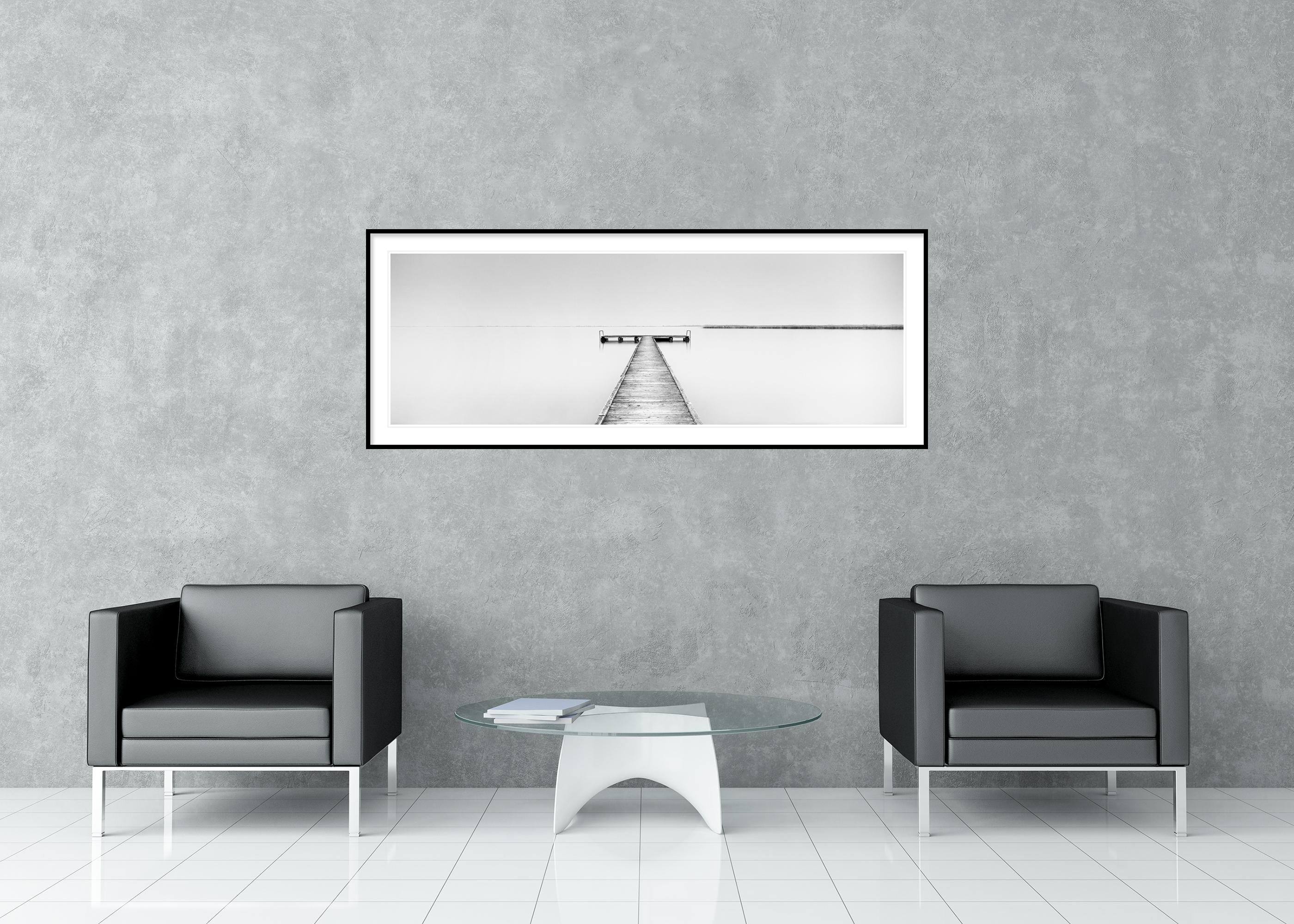Wood Pier Panorama, noir et blanc minimaliste, photographie, édition limitée en vente 2