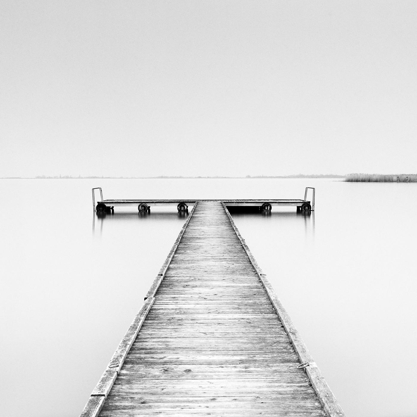 Wood Pier Panorama, minimalista en blanco y negro, fotografía, edición limitada en venta 3