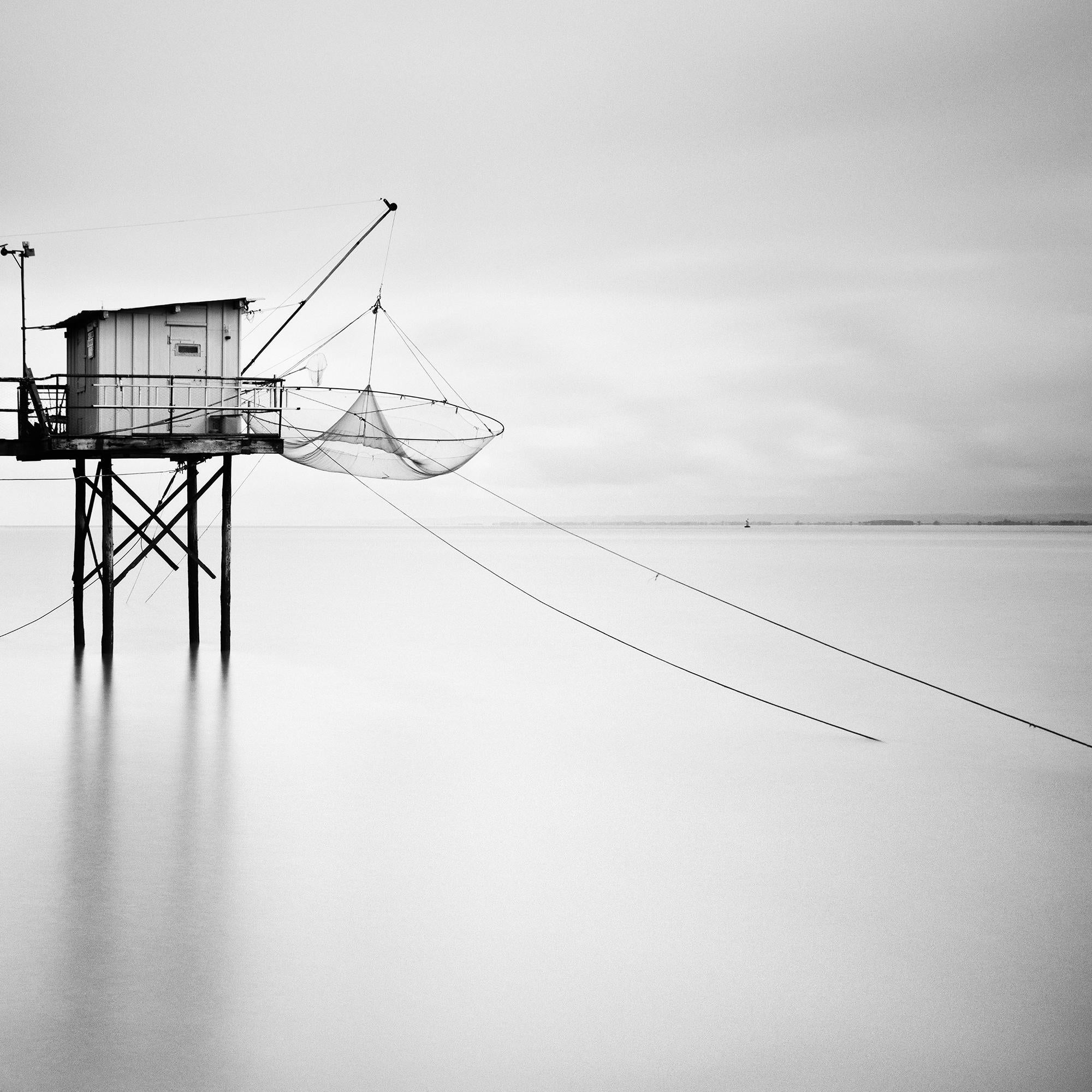 Holz-Fischhütte auf Stilts, Schwarz-Weiß-Fotografie, Druck in limitierter Auflage im Angebot 4