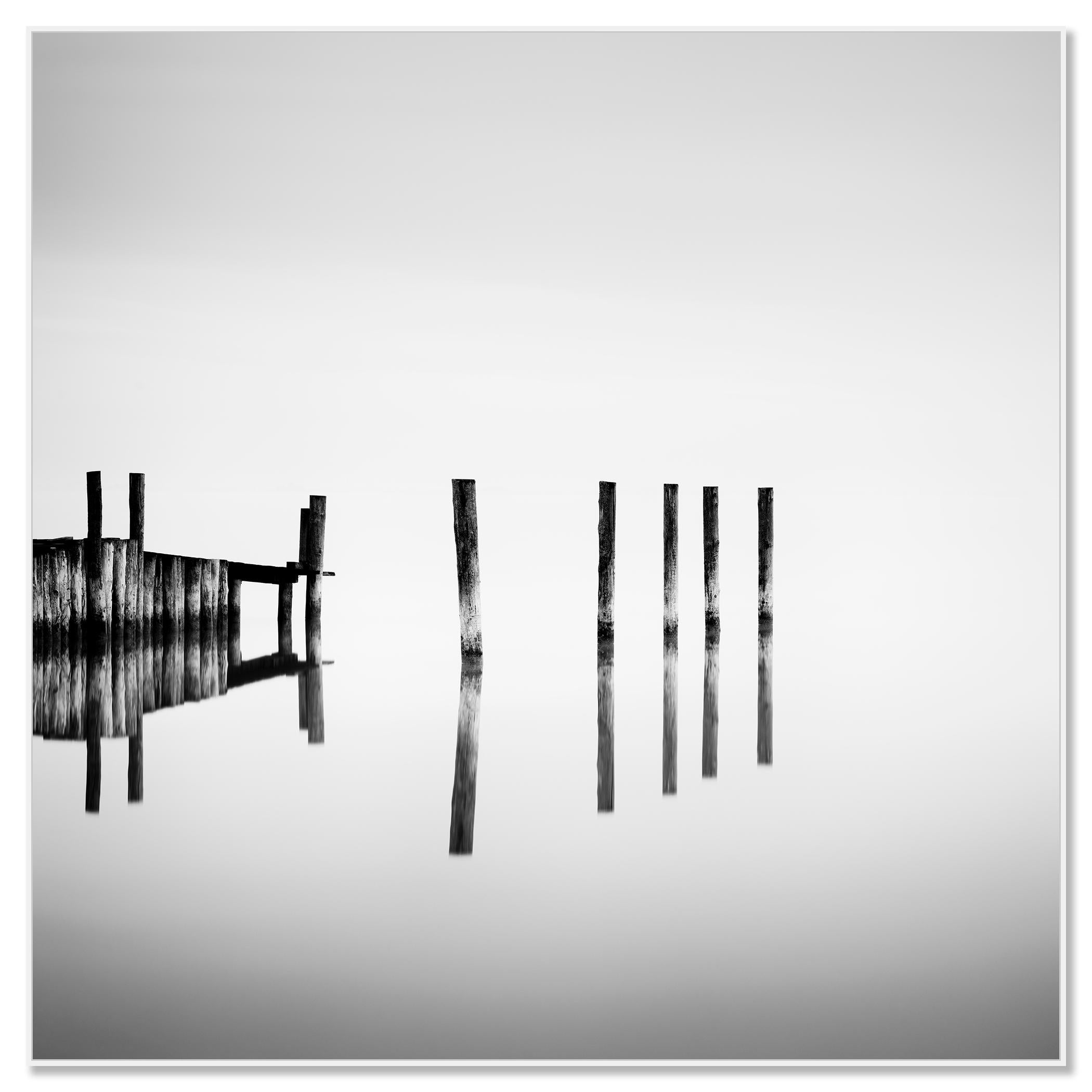 Holzsockel, Seestücke, Langer Ausblick, Wasserlandschaft, Landschaft in limitierter Auflage (Zeitgenössisch), Photograph, von Gerald Berghammer