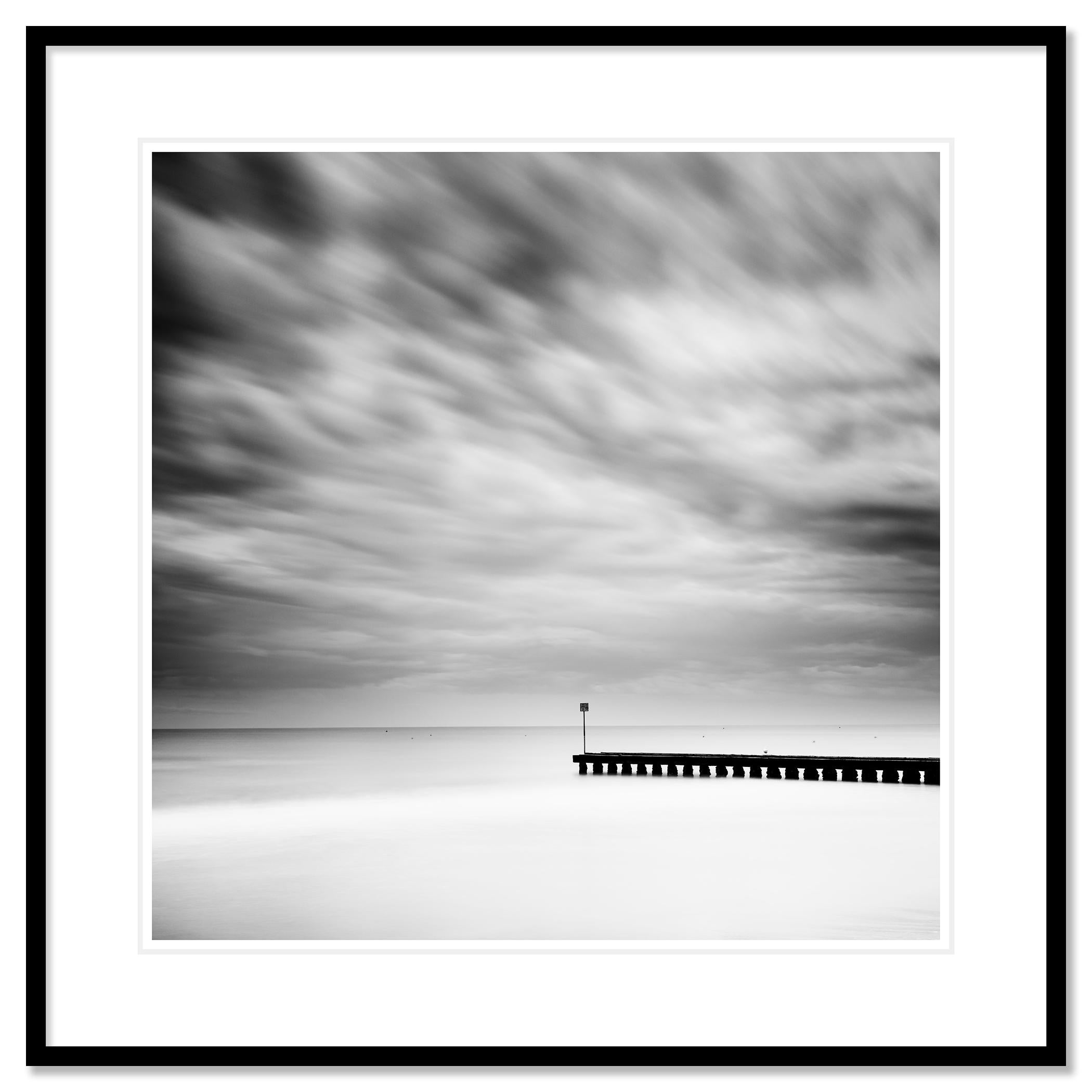 Photographie d'art en noir et blanc, longue exposition, paysage aquatique - paysage. Tirage à l'encre pigmentaire d'archives faisant partie d'une édition limitée à 7 exemplaires. Tous les tirages de Gerald Berghammer sont réalisés sur commande en
