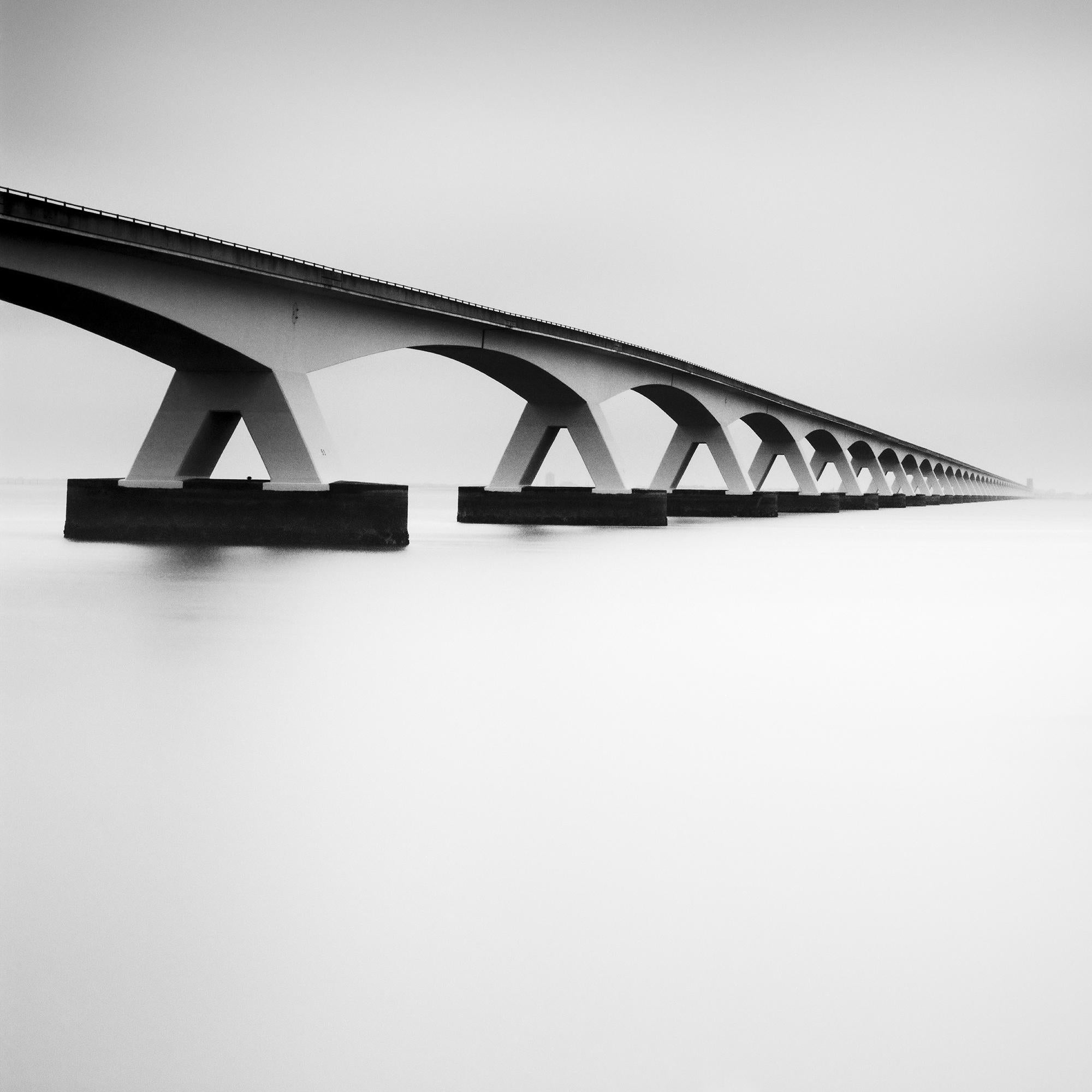 Zeeland Bridge, longue exposition, photographie noir et blanc, tirage en édition limitée en vente 5