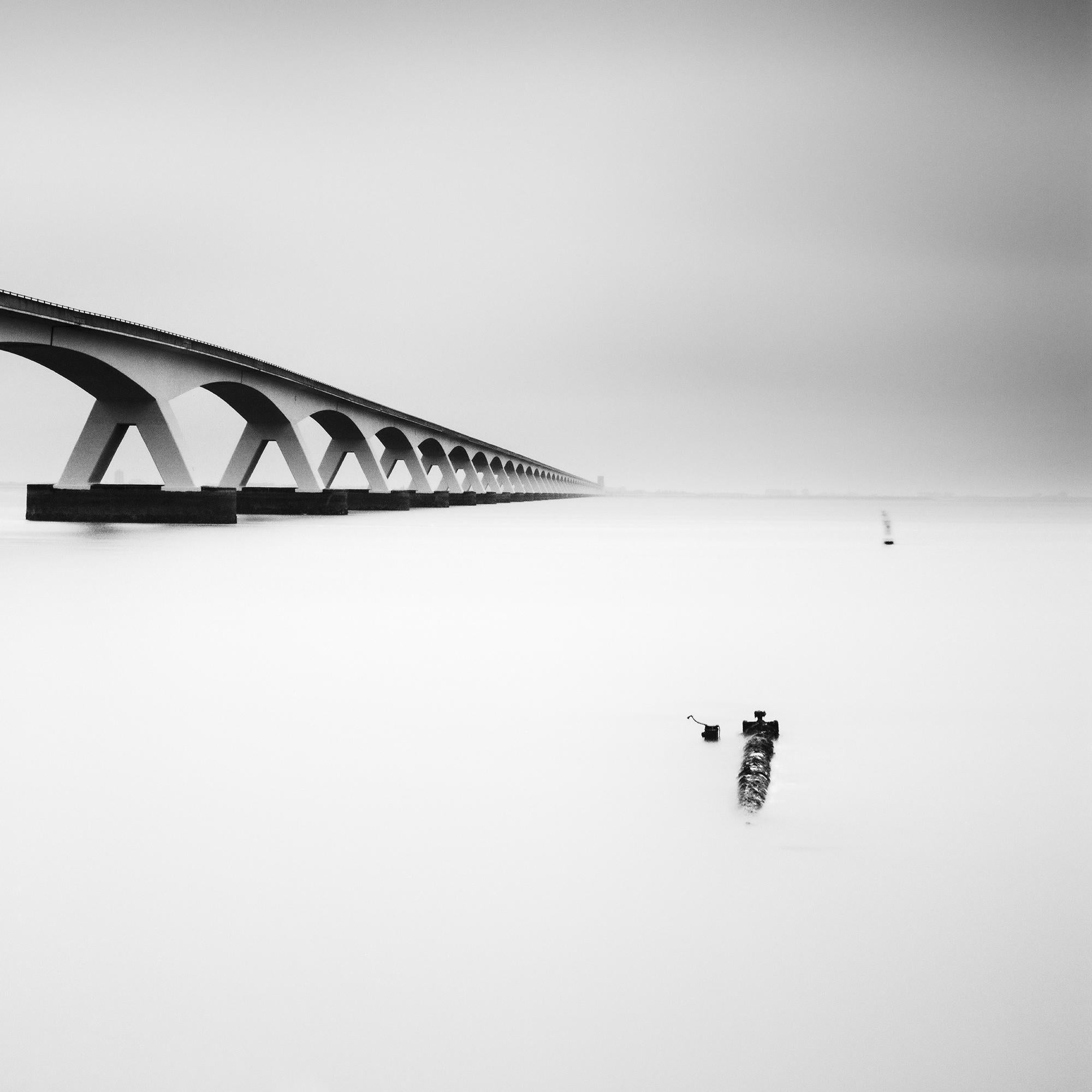 Zeeland Bridge, longue exposition, photographie noir et blanc, tirage en édition limitée en vente 6