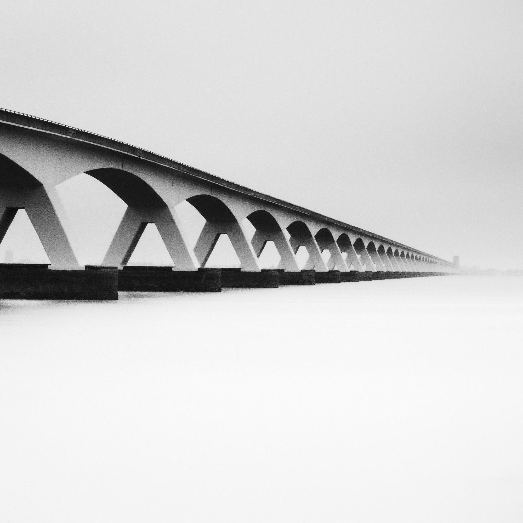 Zeeland Bridge, longue exposition, photographie noir et blanc, tirage en édition limitée en vente 7