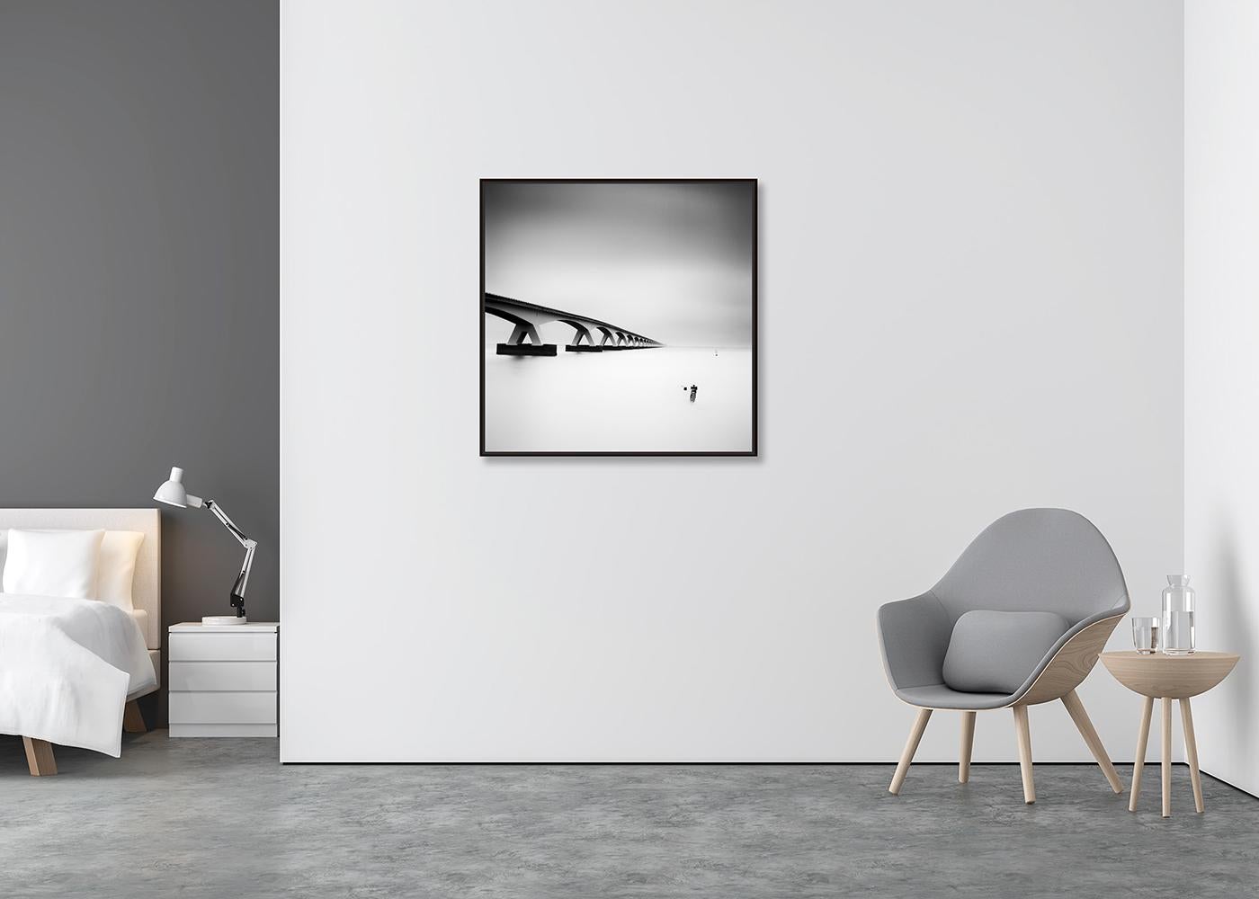 Zeeland Bridge, Langzeitbelichtungsbelichtung, Schwarz-Weiß-Fotografie, Druck in limitierter Auflage (Zeitgenössisch), Photograph, von Gerald Berghammer