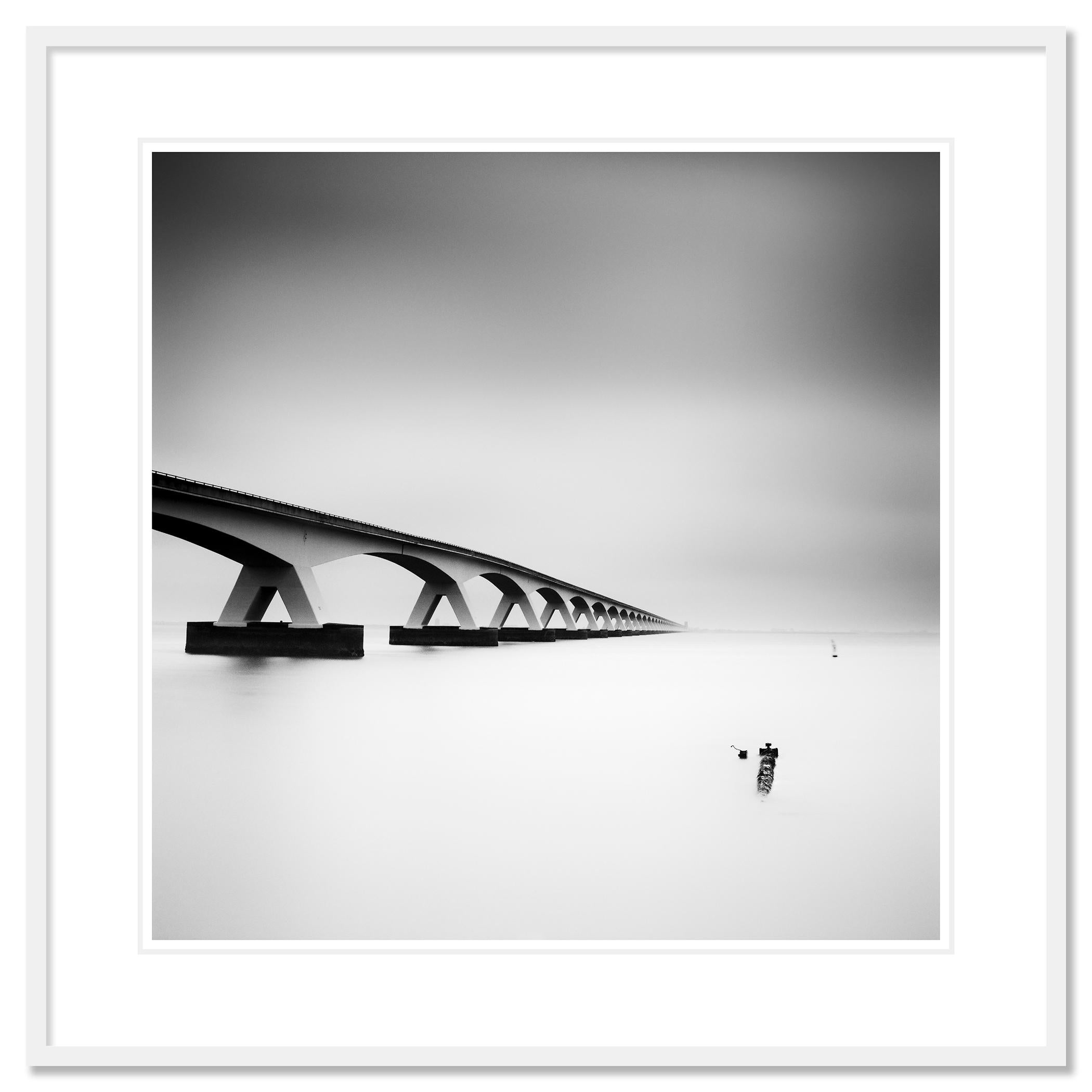 Photographie d'art en noir et blanc, longue exposition, paysage aquatique - paysage. Tirage à l'encre pigmentaire d'archives faisant partie d'une édition limitée à 9 exemplaires. Tous les tirages de Gerald Berghammer sont réalisés sur commande en