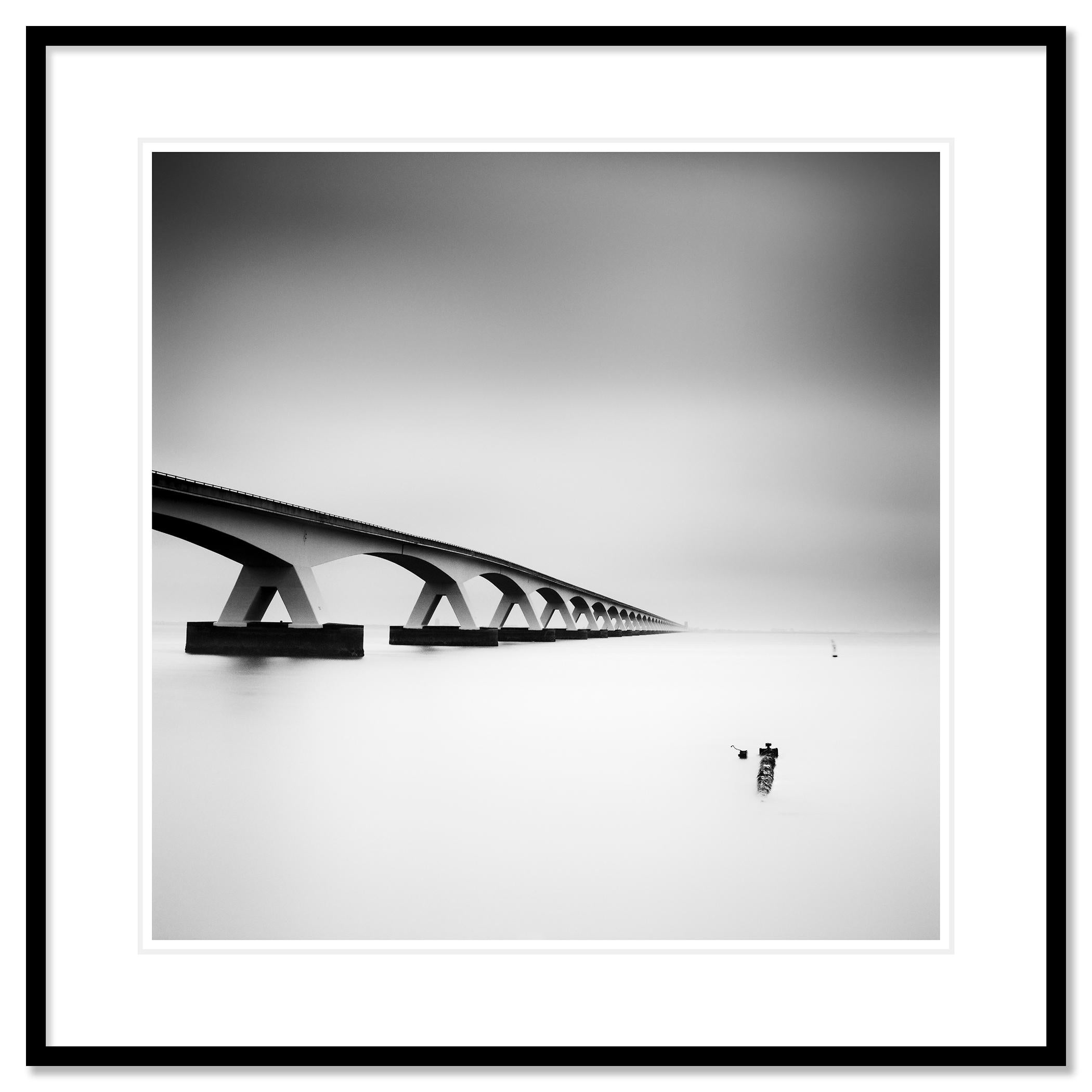 Zeeland Bridge, longue exposition, photographie noir et blanc, tirage en édition limitée en vente 1