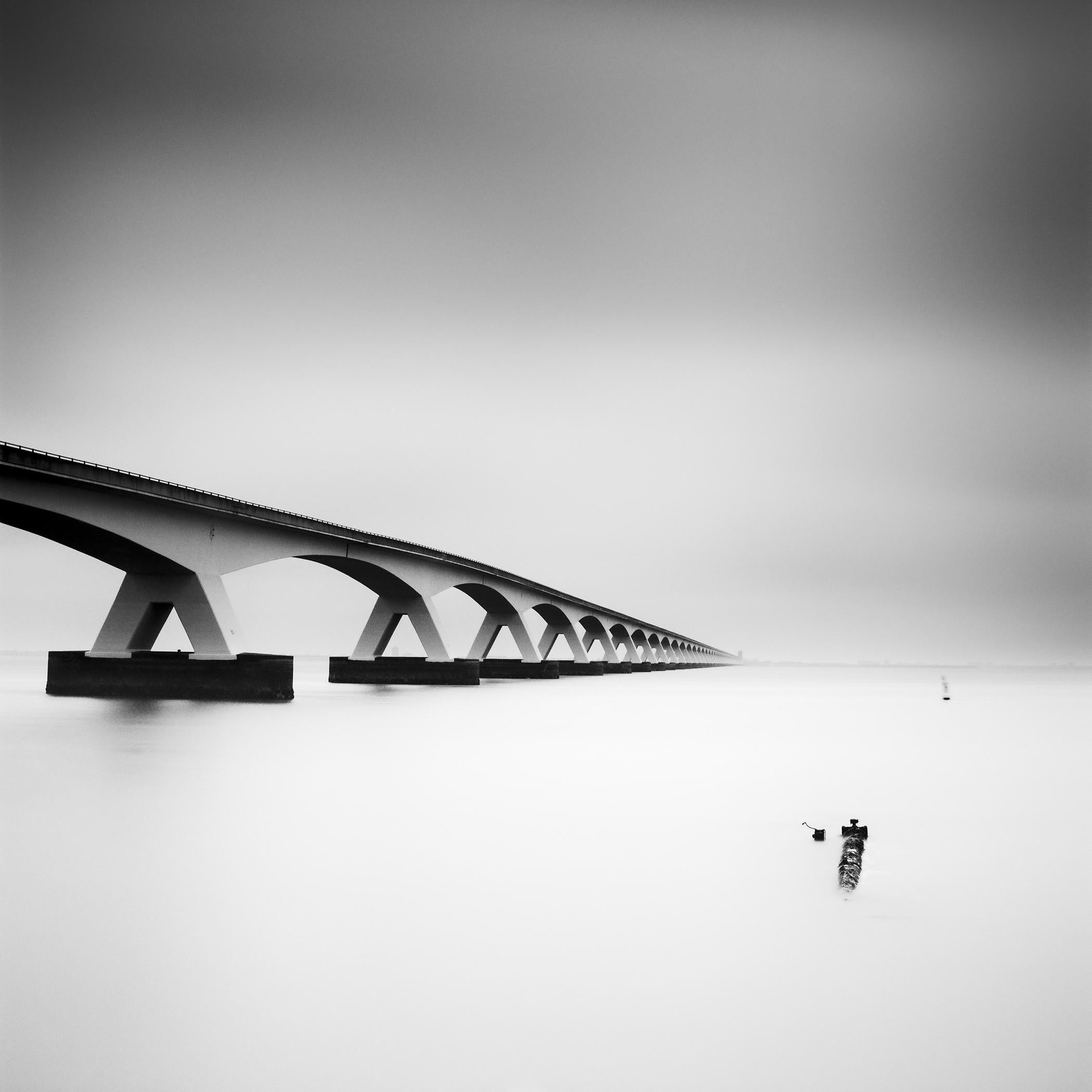 Zeeland Bridge, longue exposition, photographie noir et blanc, tirage en édition limitée