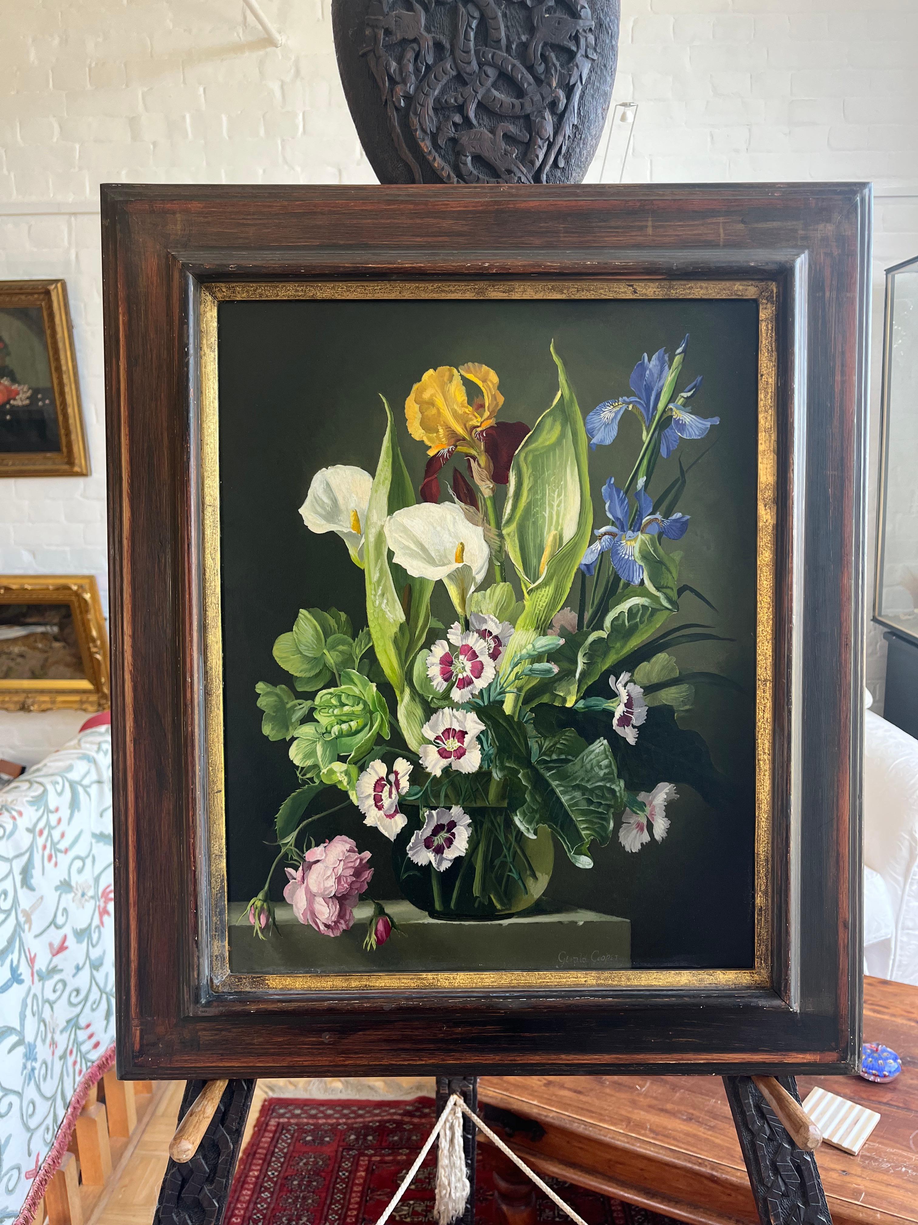 Modern British Bodegón al óleo de flores de verano - Still-Life Painting Negro de Gerald Cooper
