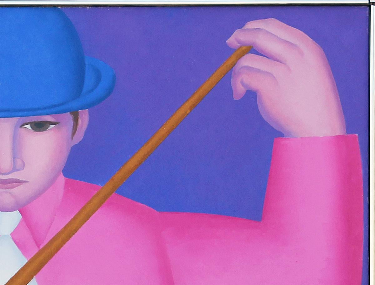 Portrait figuratif moderne et coloré d'un homme jouant au billard par l'artiste du Connecticut Gerald Garston. L'œuvre représente un homme portant un chapeau de bowling bleu et un costume rose, lisant sa queue de billard avant de tirer, sur un riche