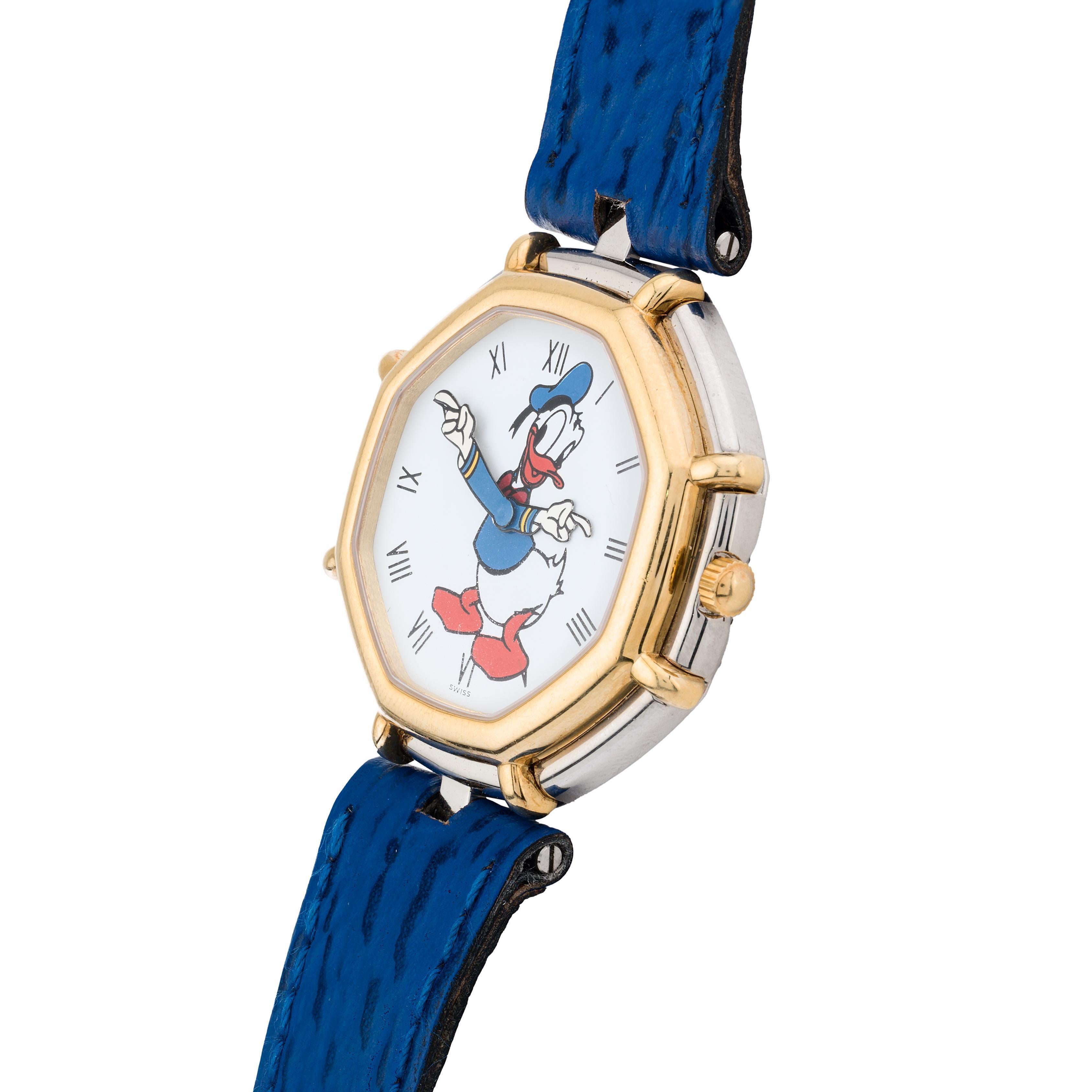 Aston Estate Jewelry stellt vor:

Eine Uhr von Gérald Genta für Disney aus dem Jahr 1990 mit einem verspielten Design mit Daffy Duck. Dieser in der Schweiz gefertigte Zeitmesser kombiniert 18-karätiges Gold und rostfreien Stahl und präsentiert eine