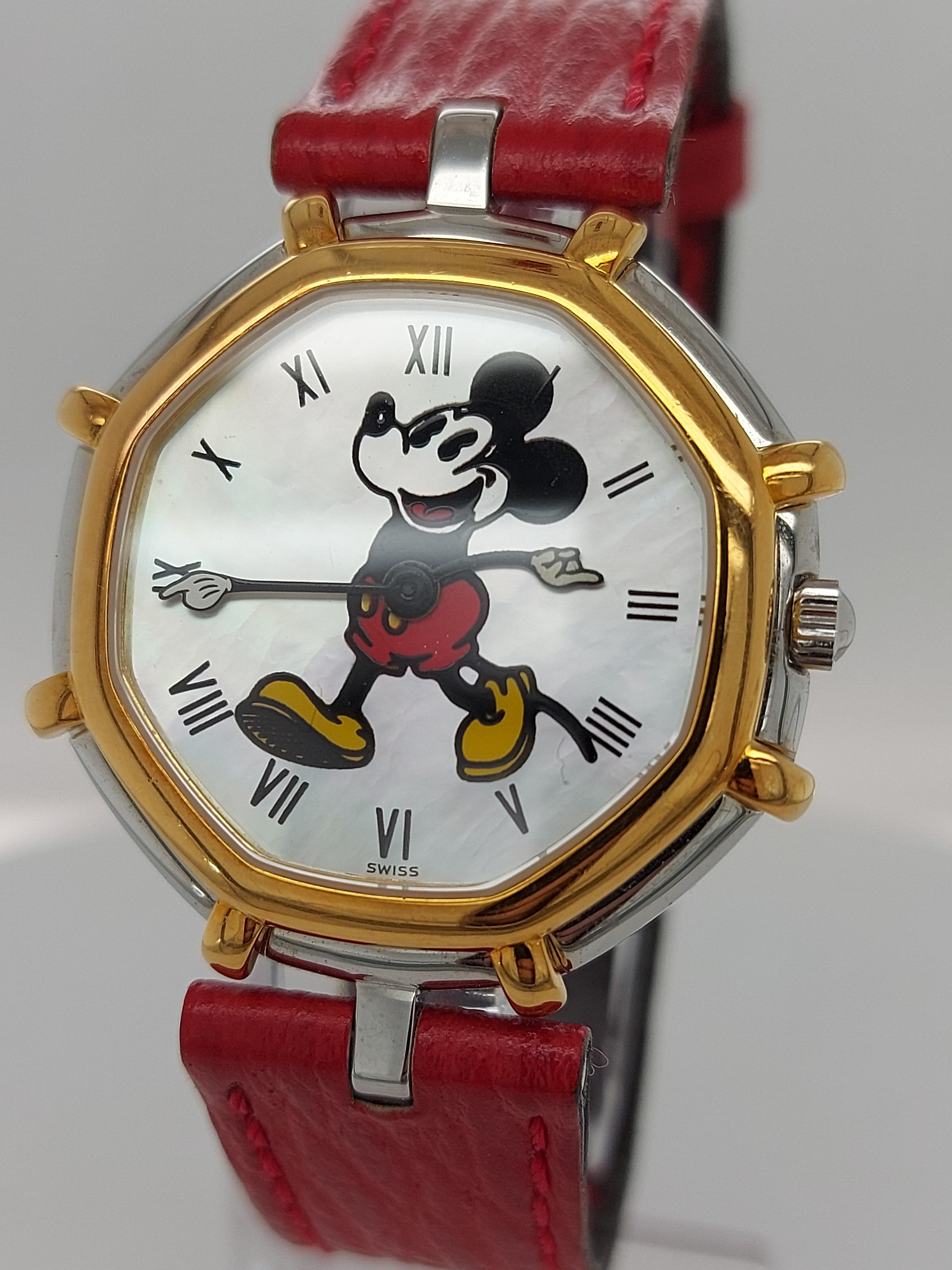 Artiste Gerald Genta Mickey Mouse Montre à quartz avec bracelet en cuir rouge en vente