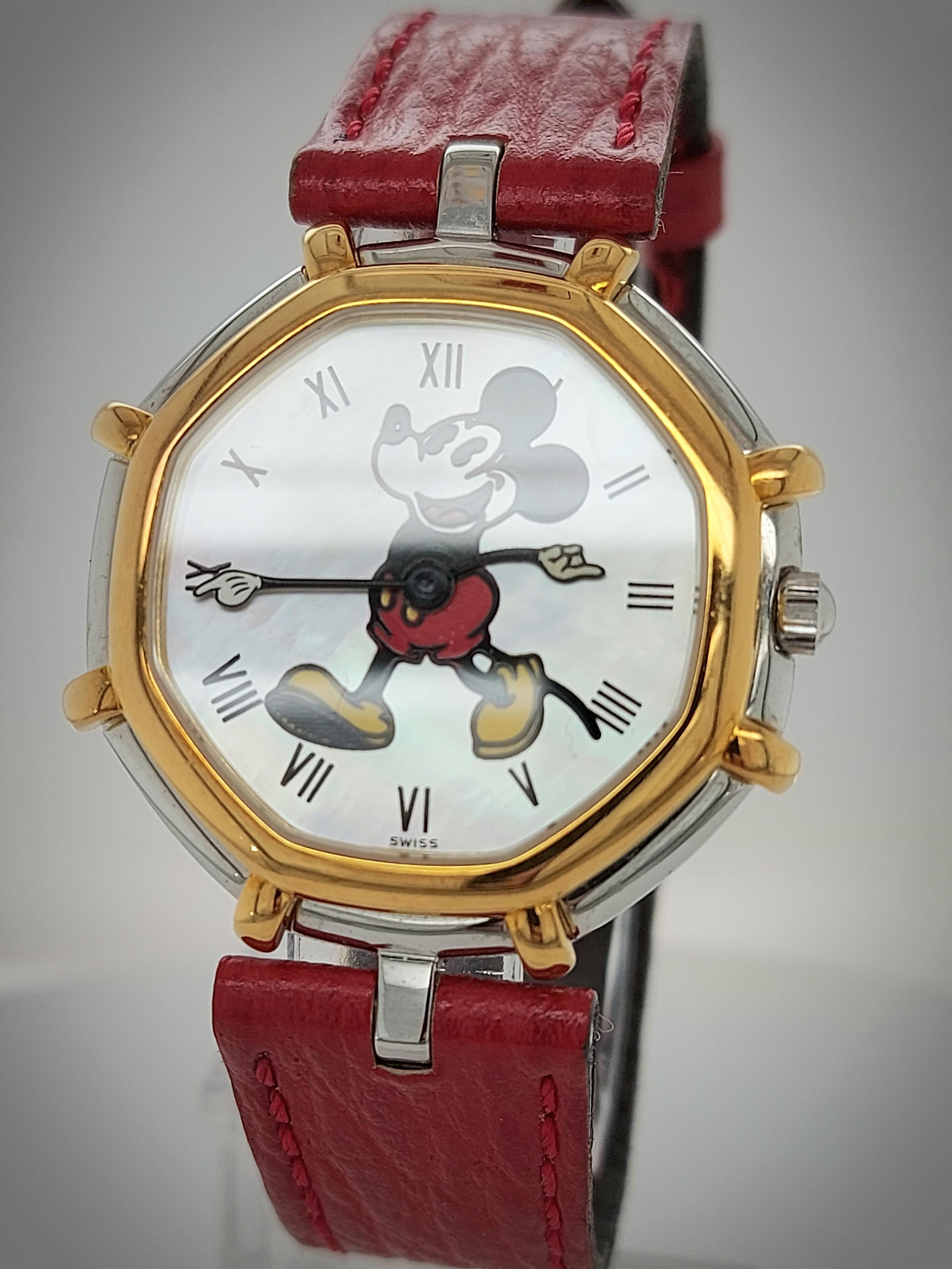 Gerald Genta Mickey Mouse Montre à quartz avec bracelet en cuir rouge Excellent état - En vente à Antwerp, BE