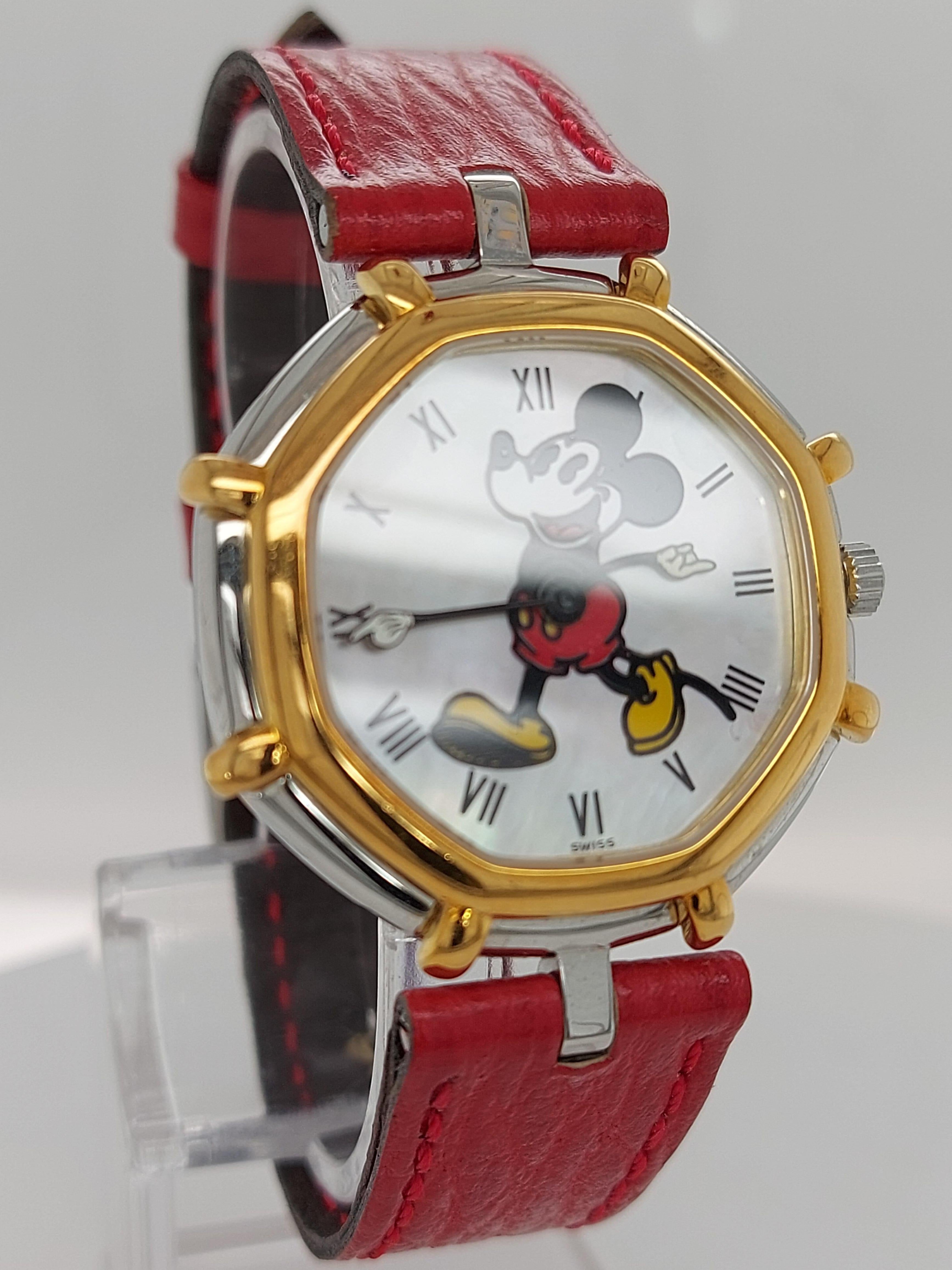 Gerald Genta Mickey Mouse Montre à quartz avec bracelet en cuir rouge Unisexe en vente