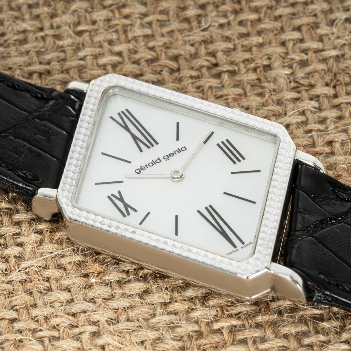 Gerald Genta Ultra Rare Asymmetric Watch White Gold G.3210.7 Excellent état - En vente à Mayfair, London, London