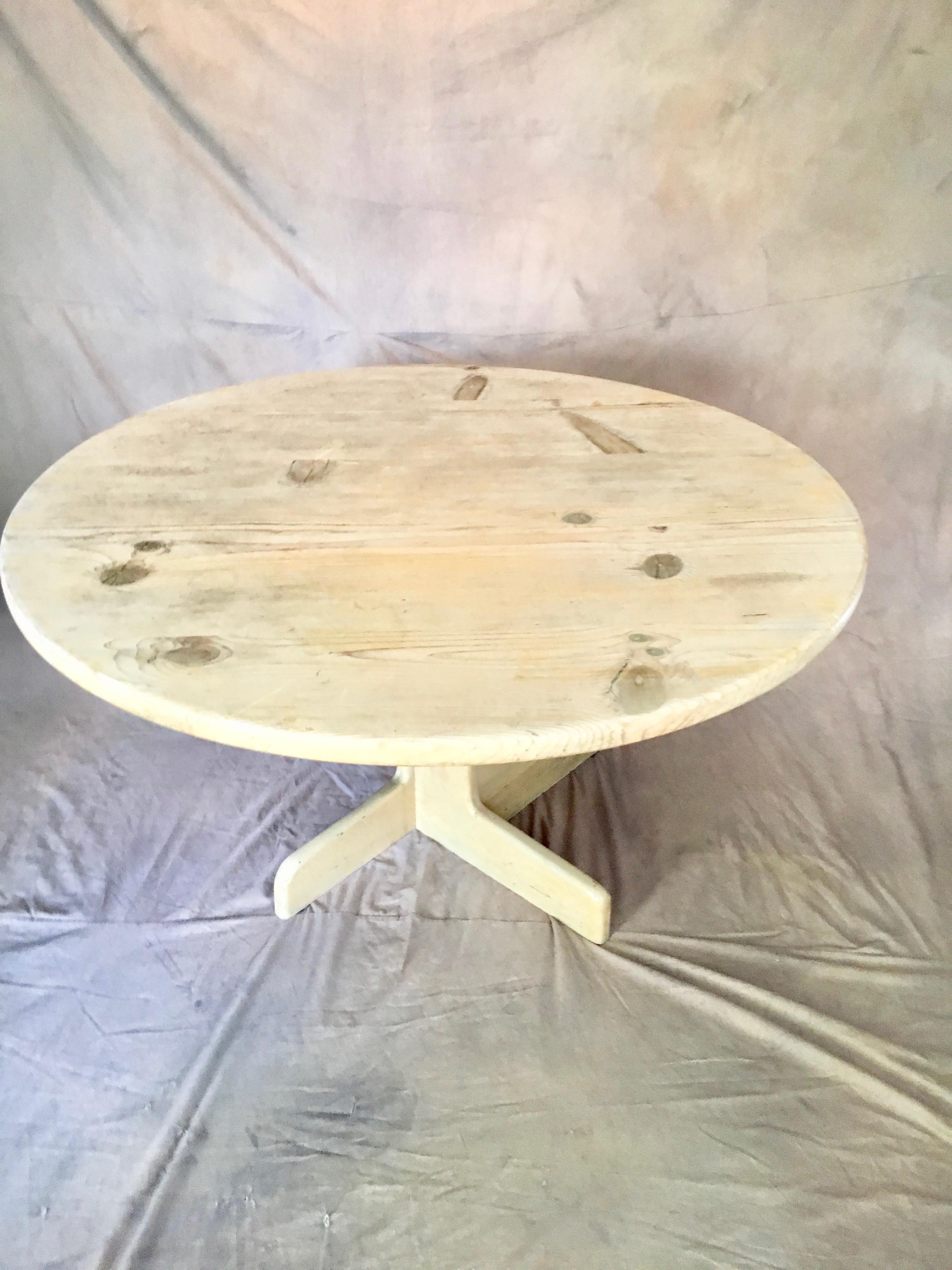 American Gerald McCabe Round Pine Dining Table