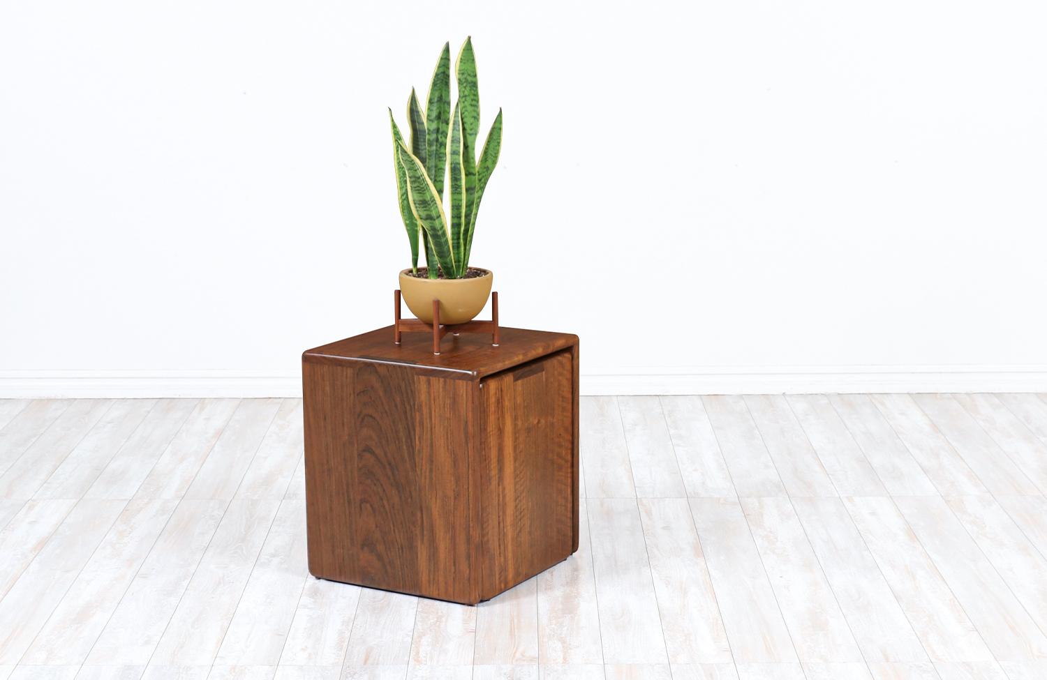 Gerald McCabe Cube Nesting Side Tables for Orange Crate Modern In Excellent Condition In Los Angeles, CA
