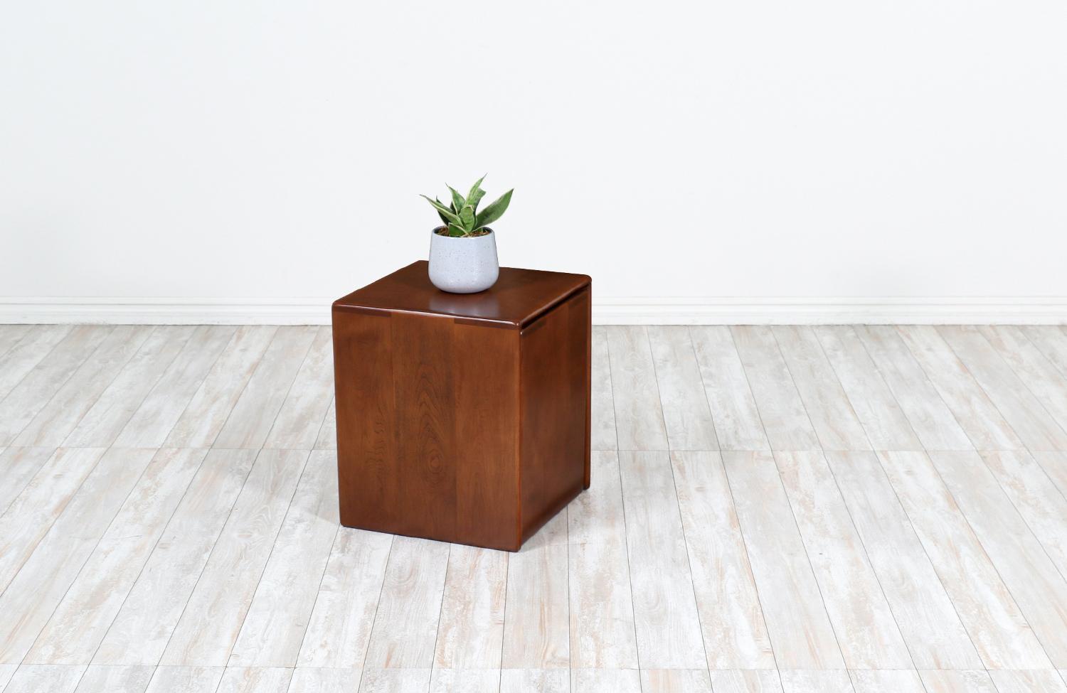 Gerald McCabe Nesting Cube Side Tables for Orange Crate Modern In Excellent Condition In Los Angeles, CA