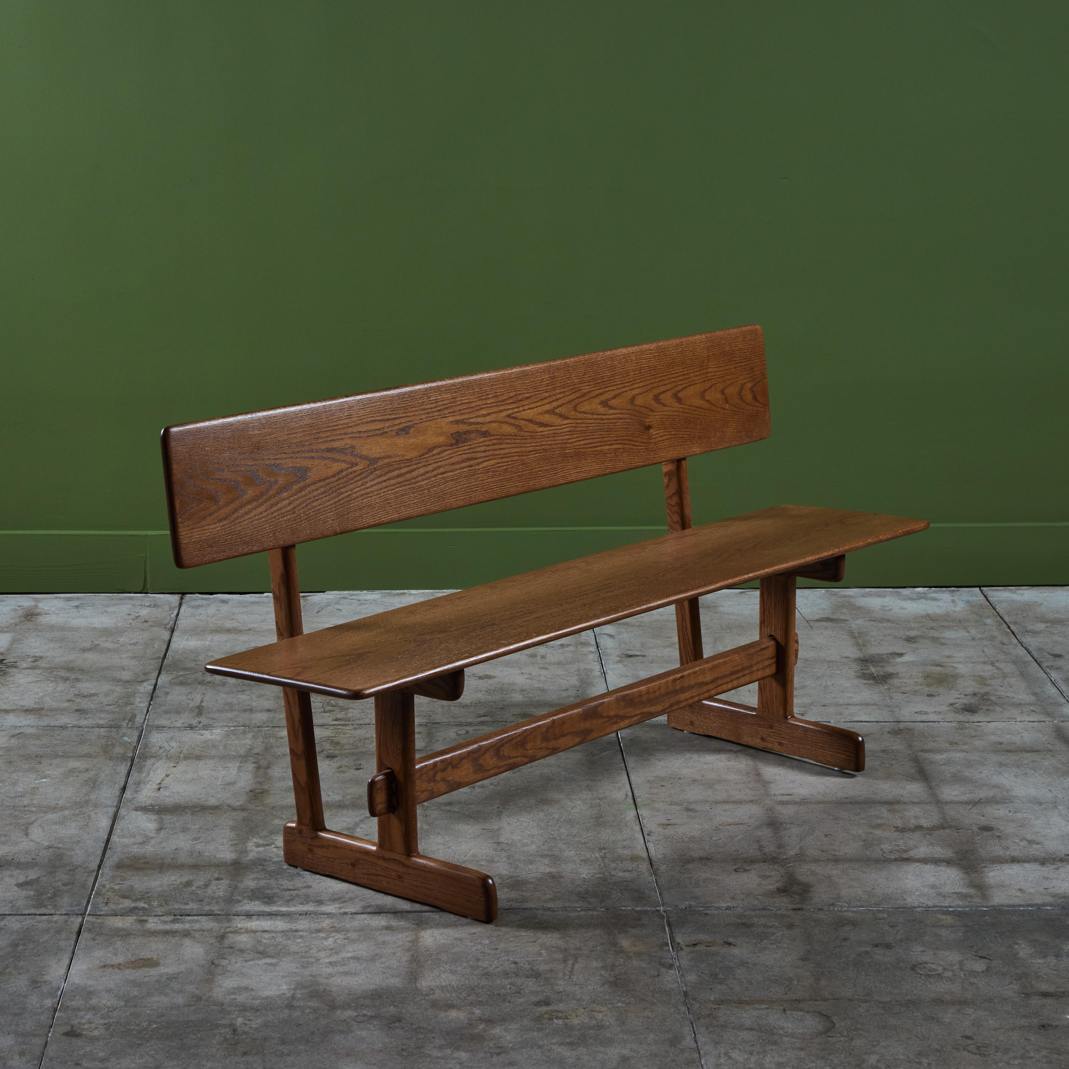 Gerald McCabe Oak Trestle Bench (Moderne der Mitte des Jahrhunderts) im Angebot