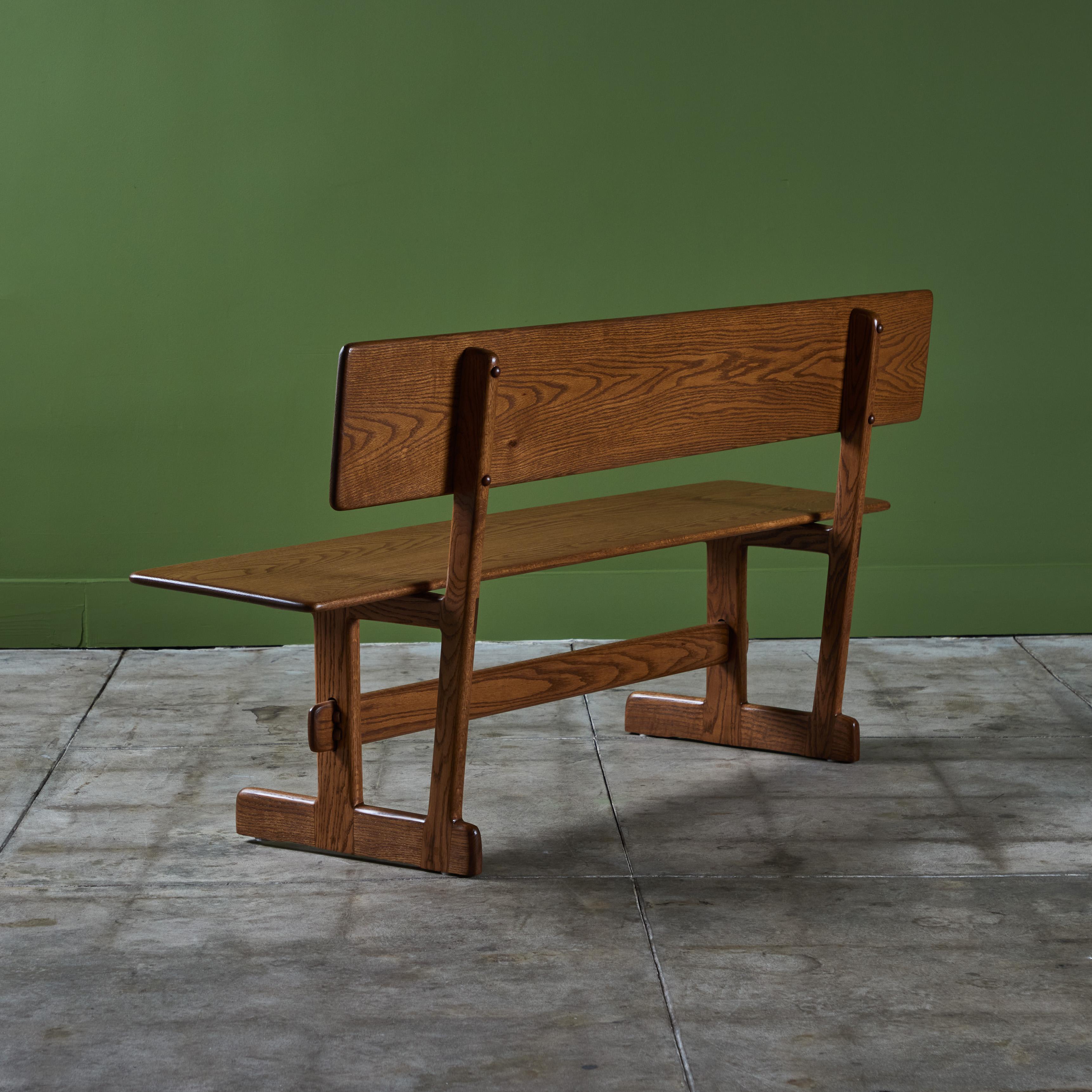 Gerald McCabe Oak Trestle Bench (Eichenholz) im Angebot