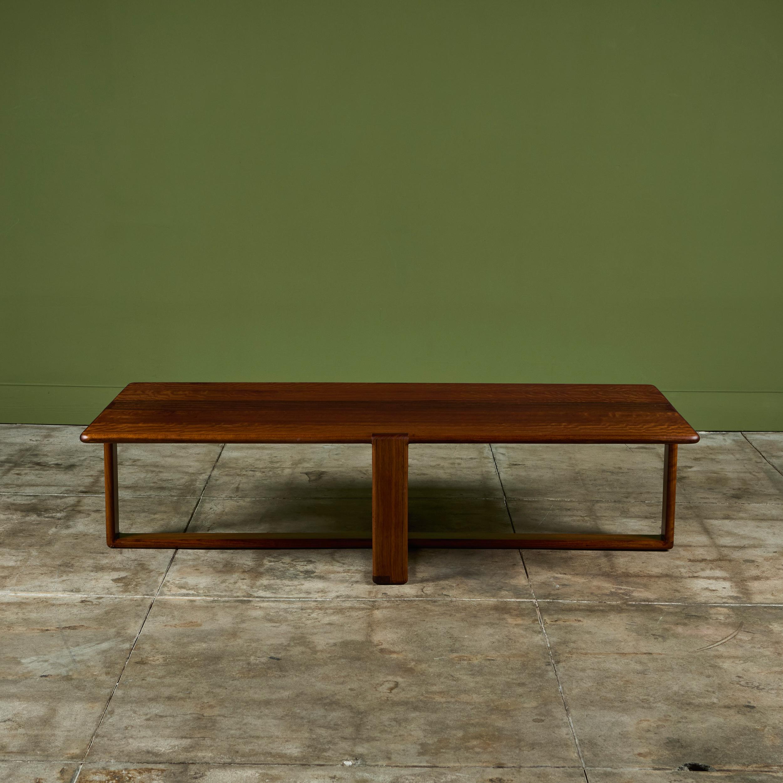 Gerald McCabe Rechteckiger Shedua Couchtisch (amerikanisch) im Angebot