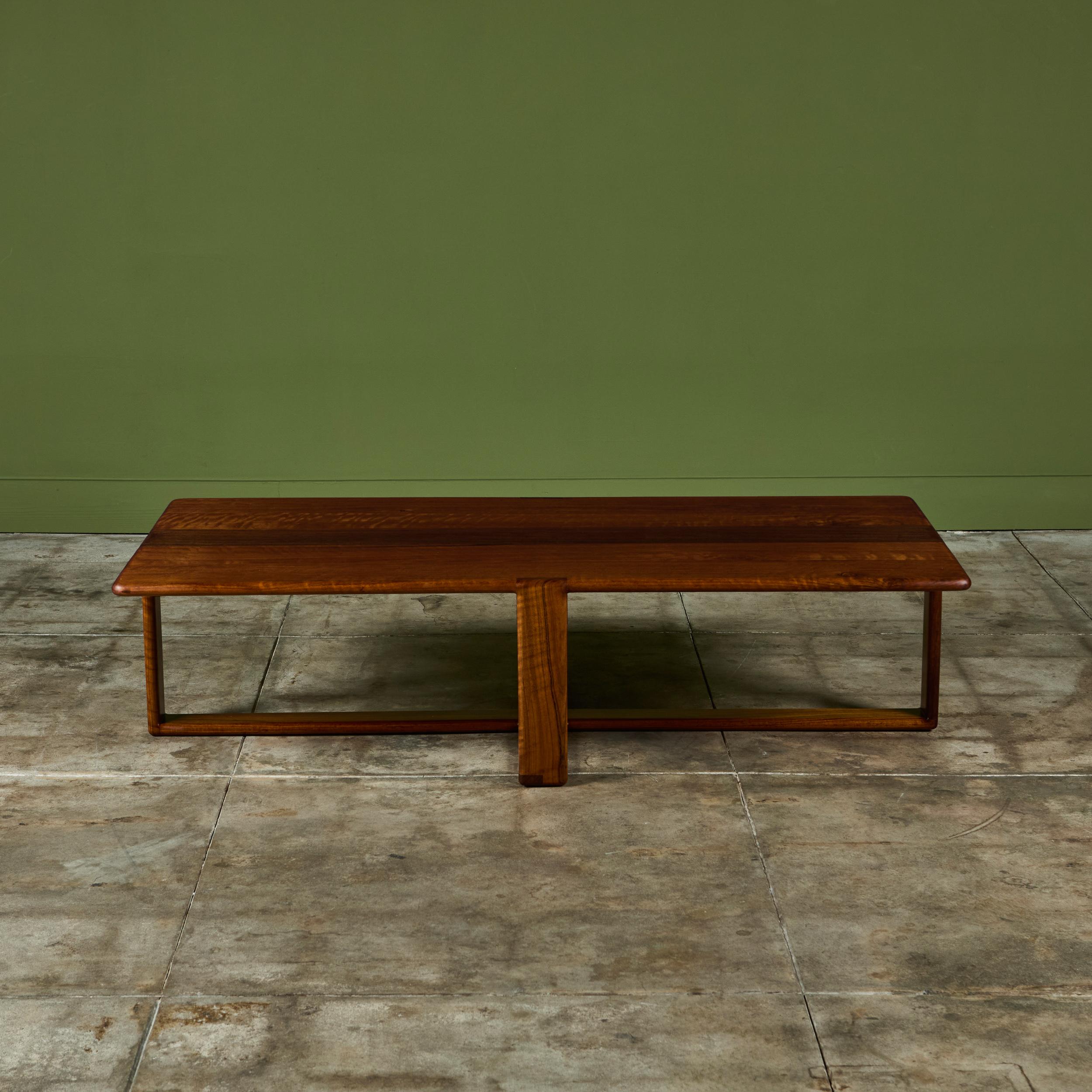 Gerald McCabe Rechteckiger Shedua Couchtisch (Hartholz) im Angebot