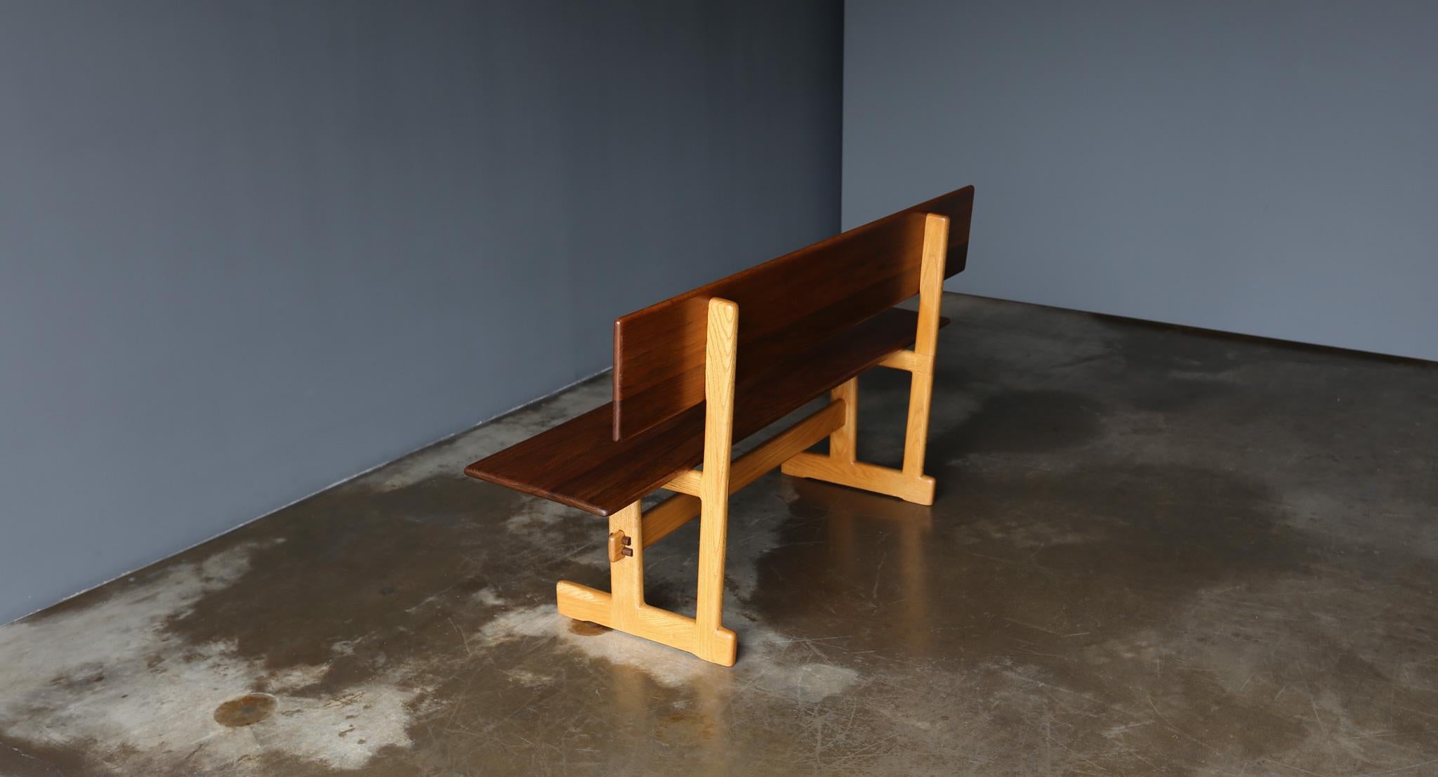 Banco de caballete de shedua y roble Gerald McCabe, California, c.1975 en venta 8