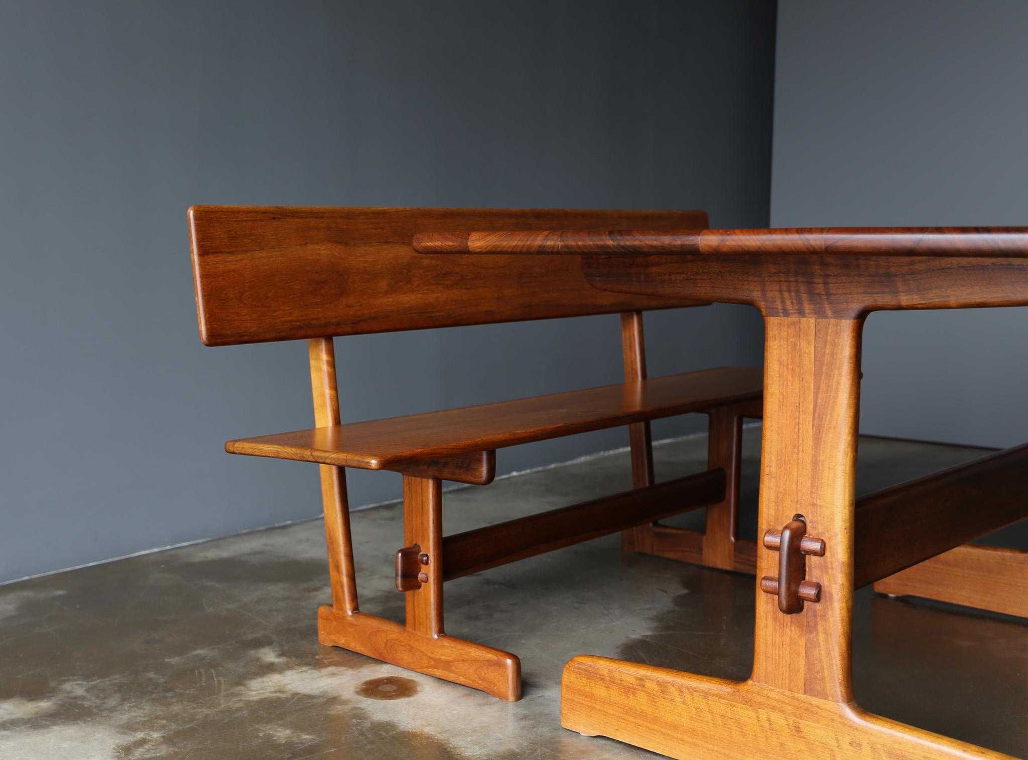 Table à manger à tréteaux et bancs Shedua de Gerald McCabe, vers 1980 5