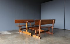 Gerald McCabe Mesa de comedor con caballetes y bancos Shedua, c.1980