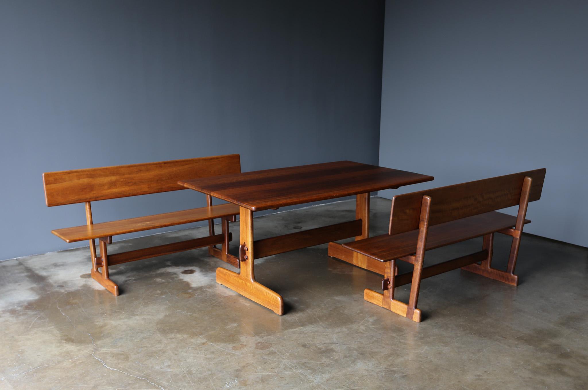 American Gerald McCabe Shedua Trestle Dining Table & Benches, c.1980 For Sale