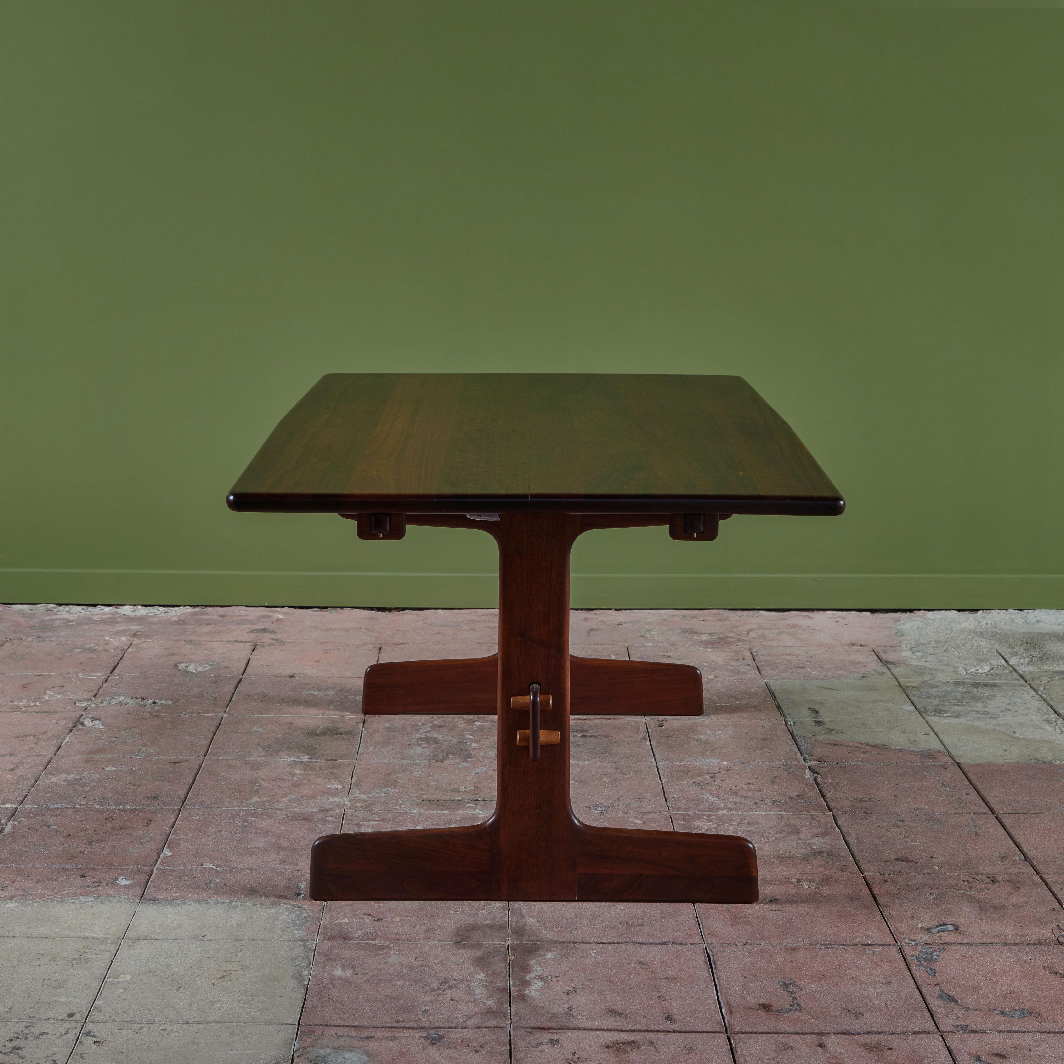 Fin du 20e siècle Gerald McCabe Table de salle à manger à tréteaux Shedua