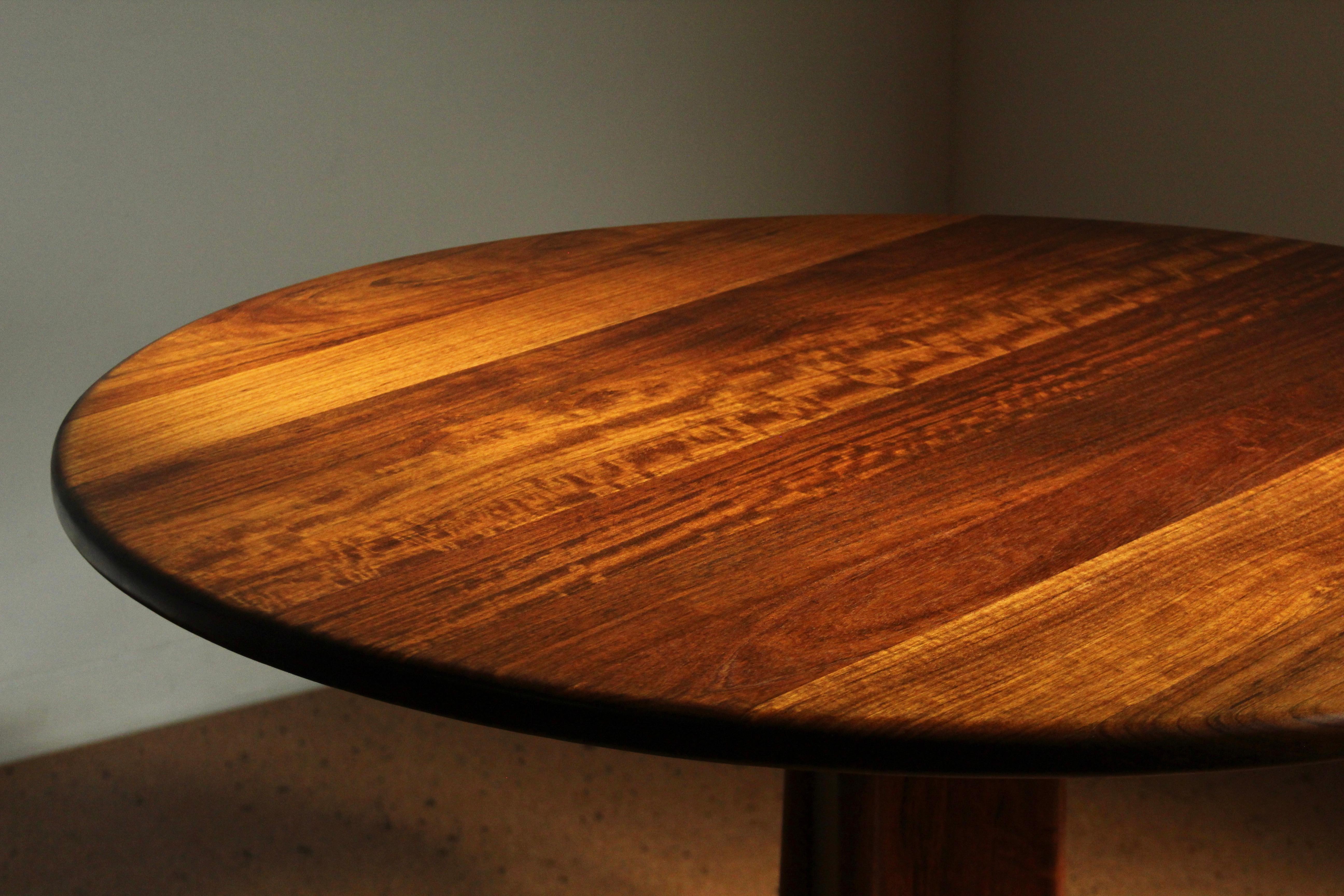 Table de salle à manger à piédestal Gerald McCabe en Shedua massif American Studio Craft, années 1970 en vente 1