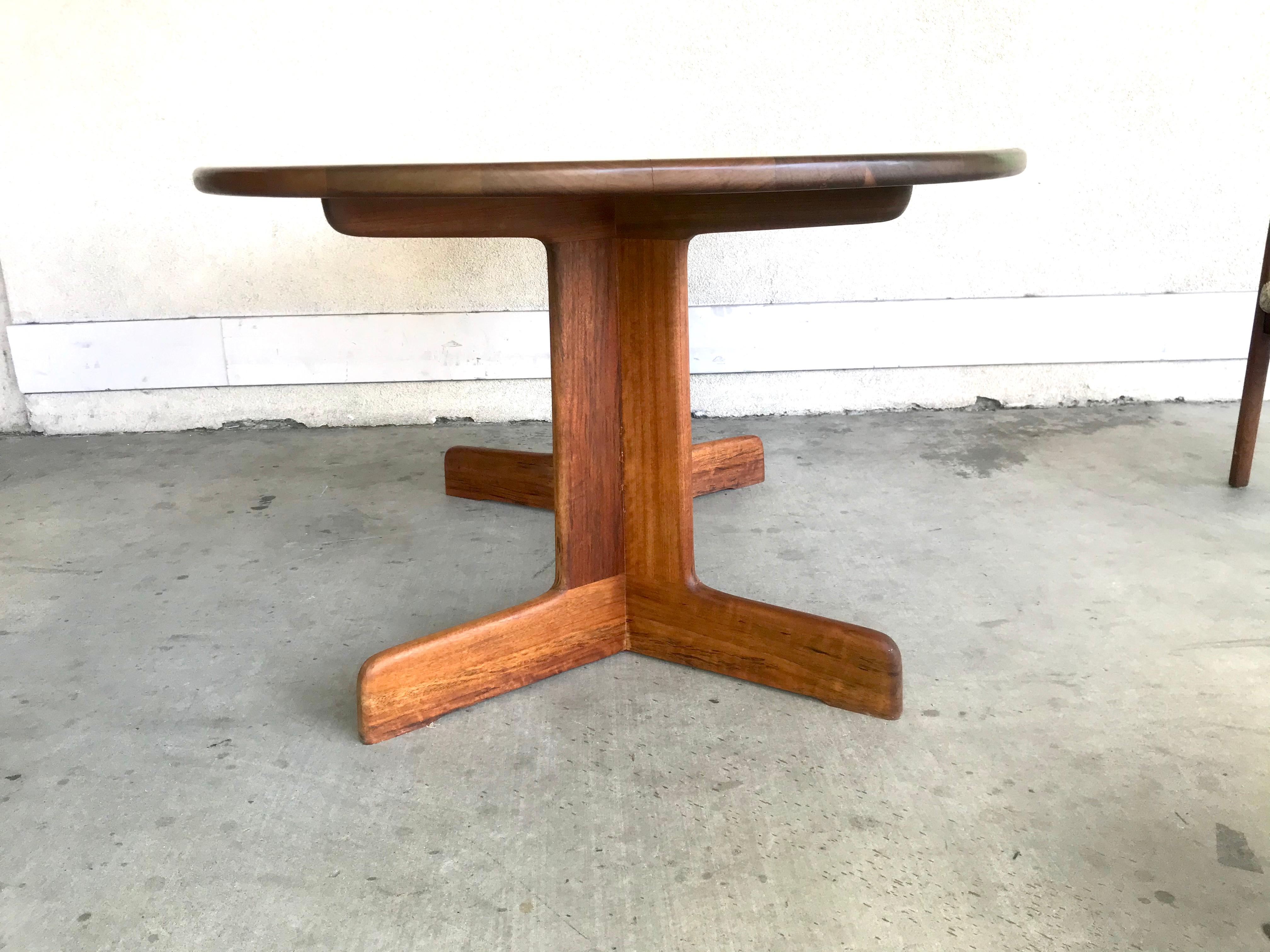 Shedua Wood Dining Table + Four Chairs Gerald McCabe For Sale 4