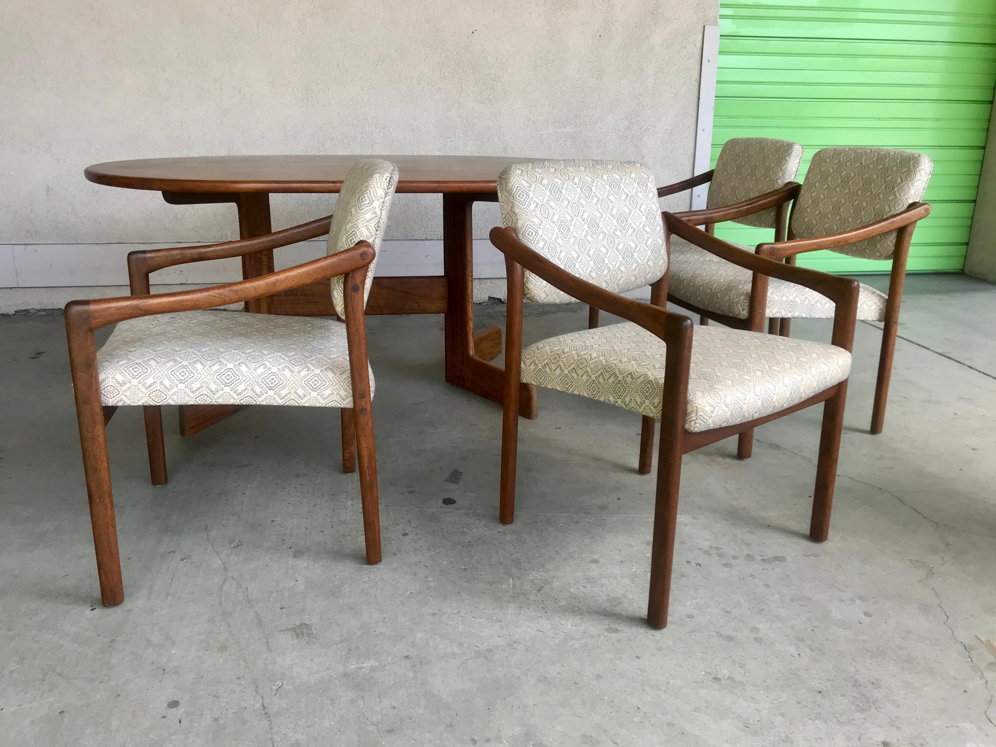Shedua Wood Dining Table + Four Chairs Gerald McCabe For Sale 6