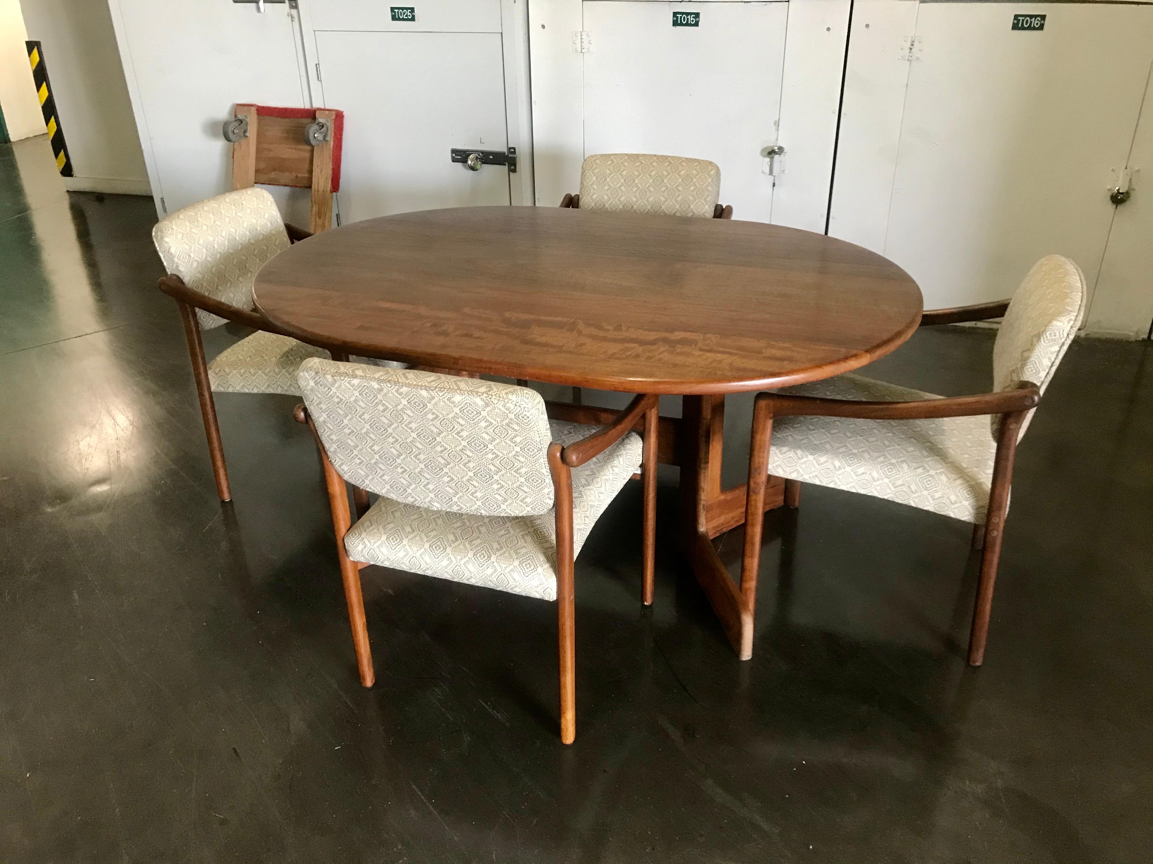 Shedua Wood Dining Table + Four Chairs Gerald McCabe In Good Condition For Sale In Los Angeles, CA