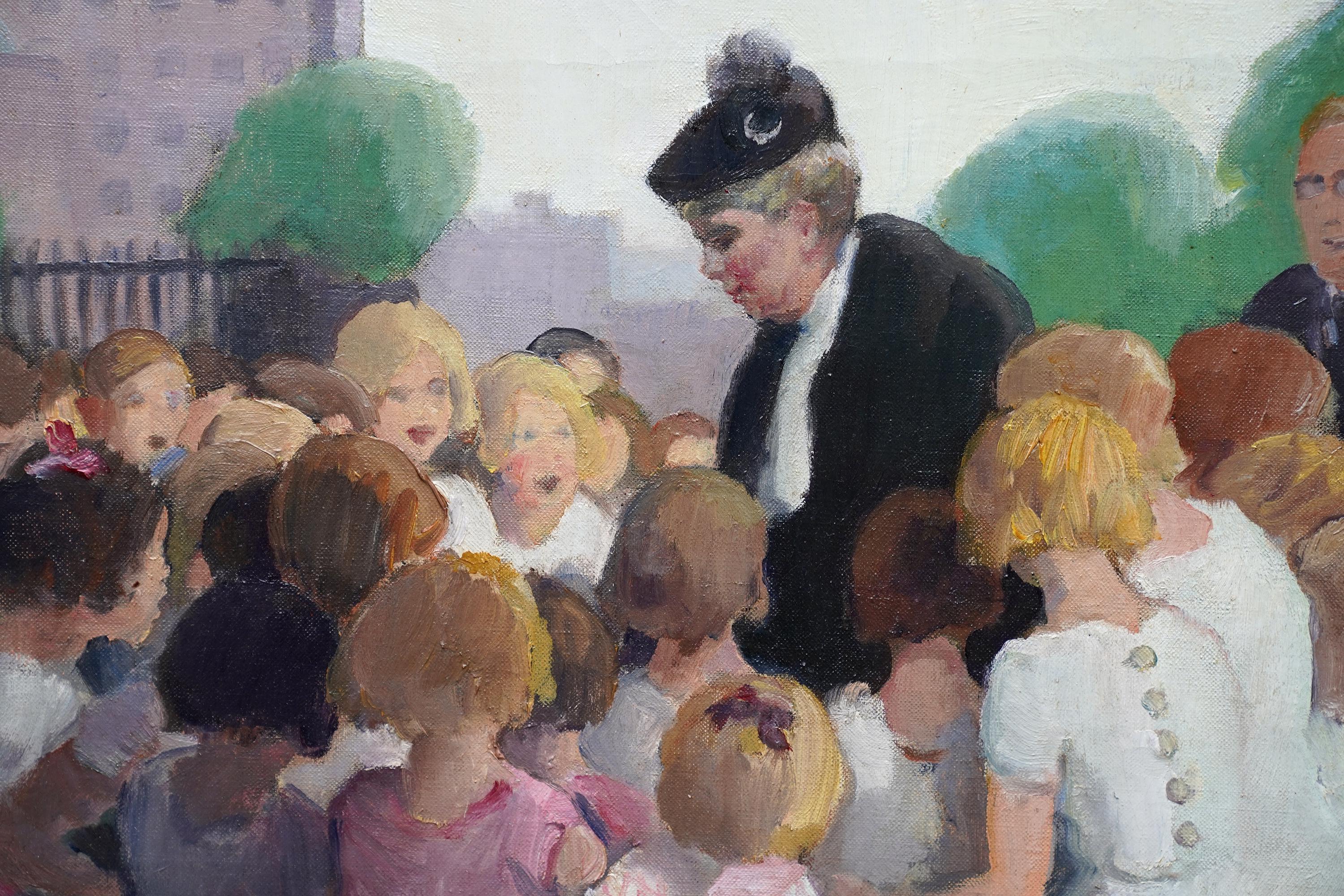 Les enfants de l'école Queen Mary Greeting - Peinture à l'huile de portrait de la royauté britannique de 1910 - Gris Portrait Painting par Spencer Pryse