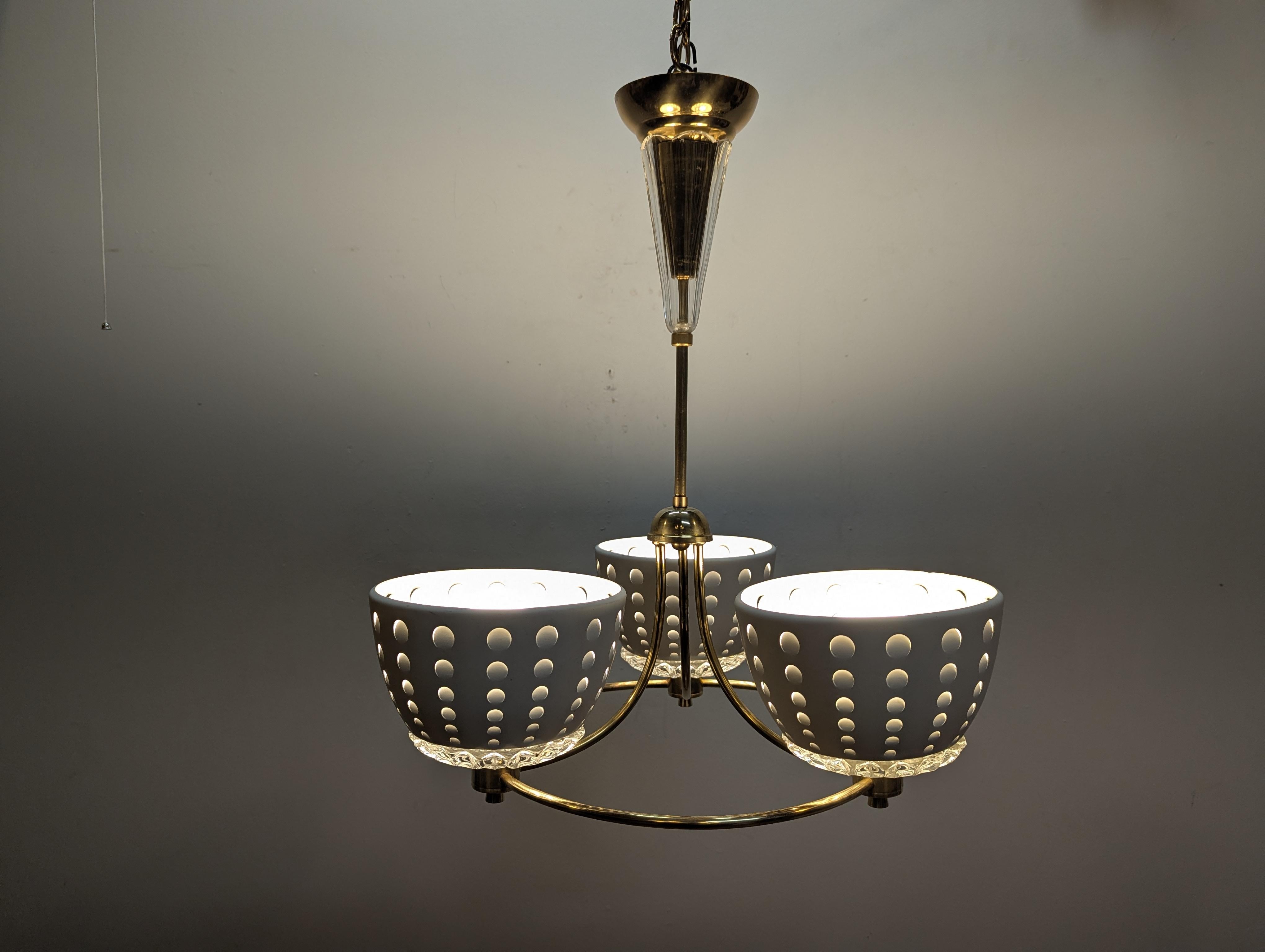 Gerald Thurston Lampadario a sospensione in ottone e cristallo Lightolier in vendita 4