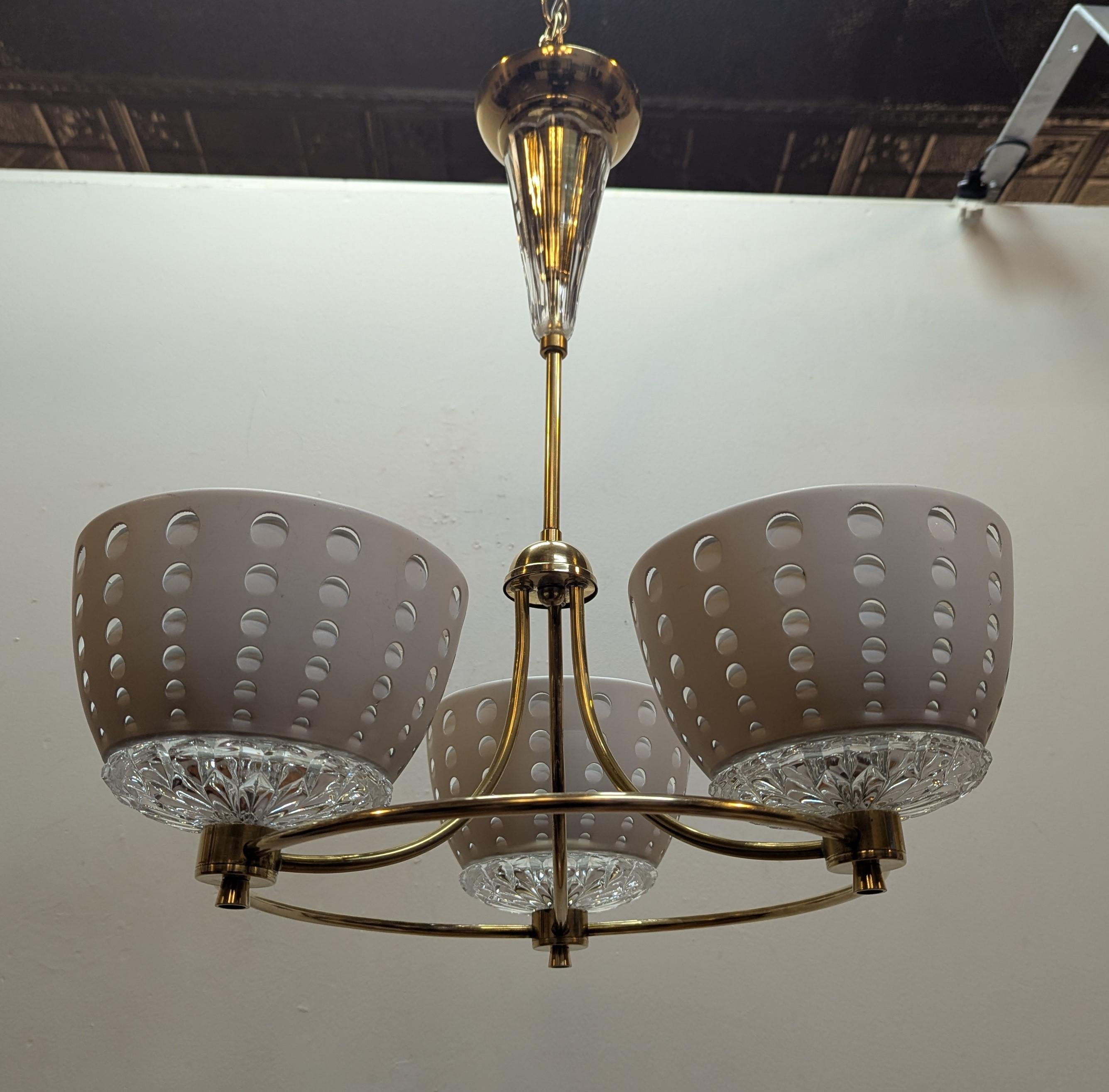 Gerald Thurston Lampadario a sospensione in ottone e cristallo Lightolier in vendita 1