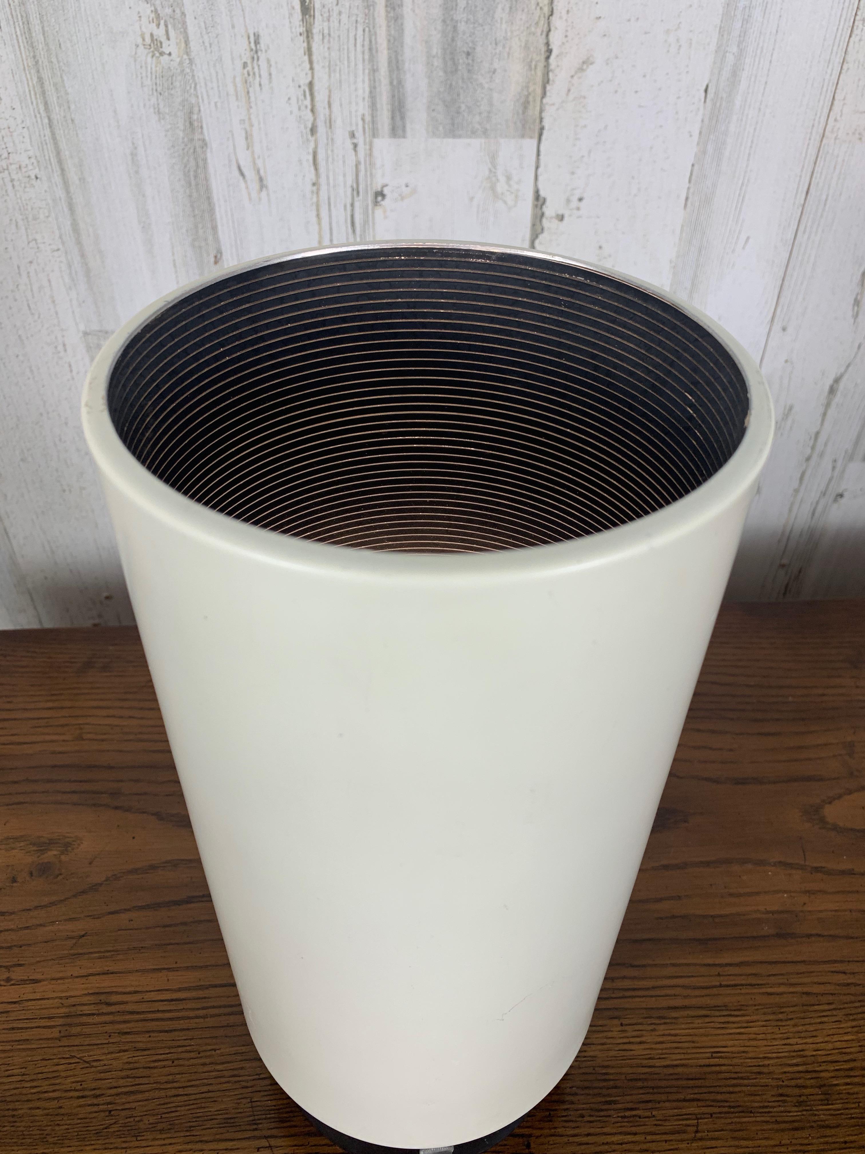 Gerald Thurston Canister Reflector Lamp for Lightolier In Good Condition For Sale In Denton, TX
