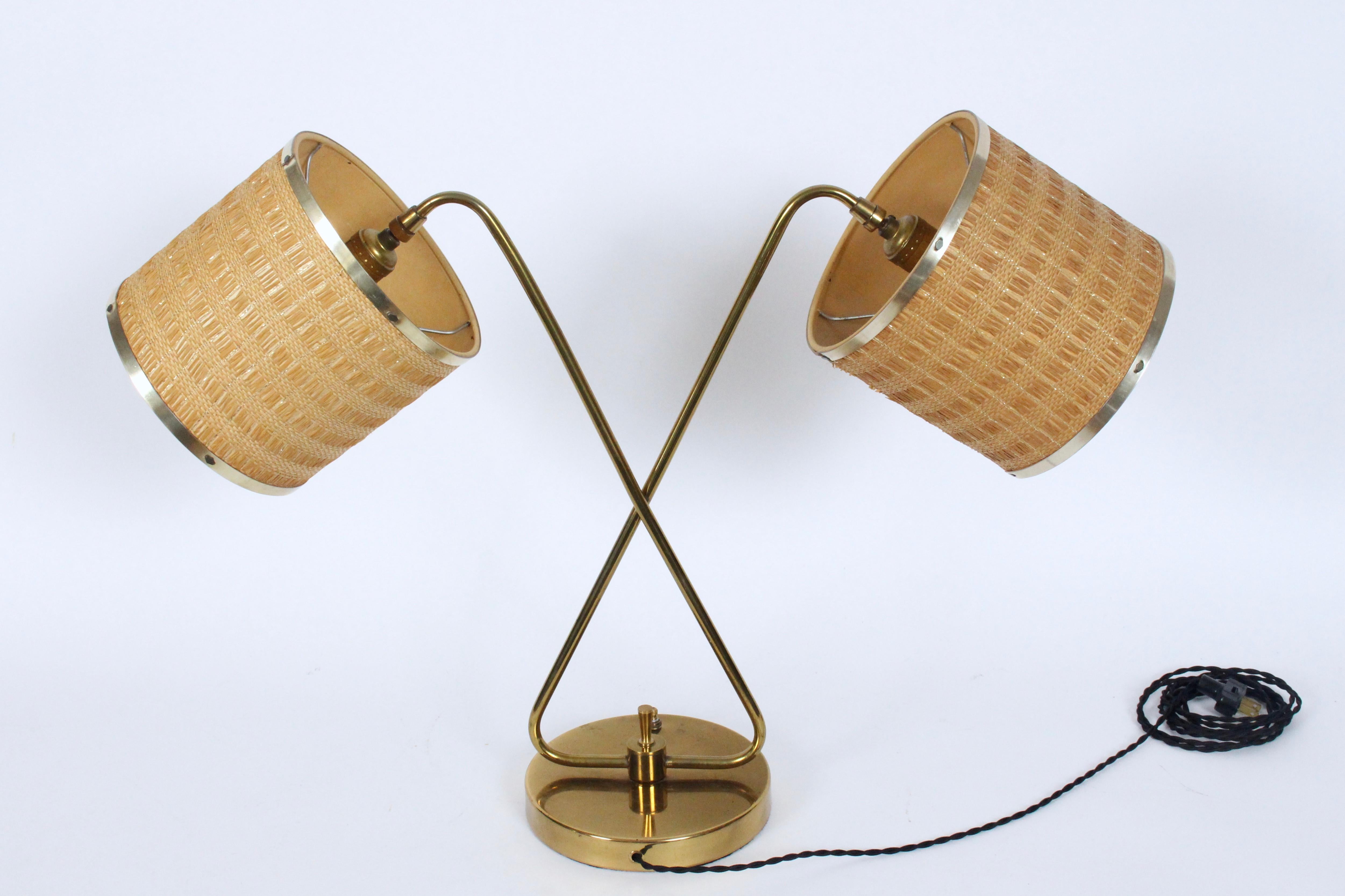 Gerald Thurston Brass Crossed Sword Dual Shade Partners Desk Lamp, 1950's In Good Condition For Sale In Bainbridge, NY