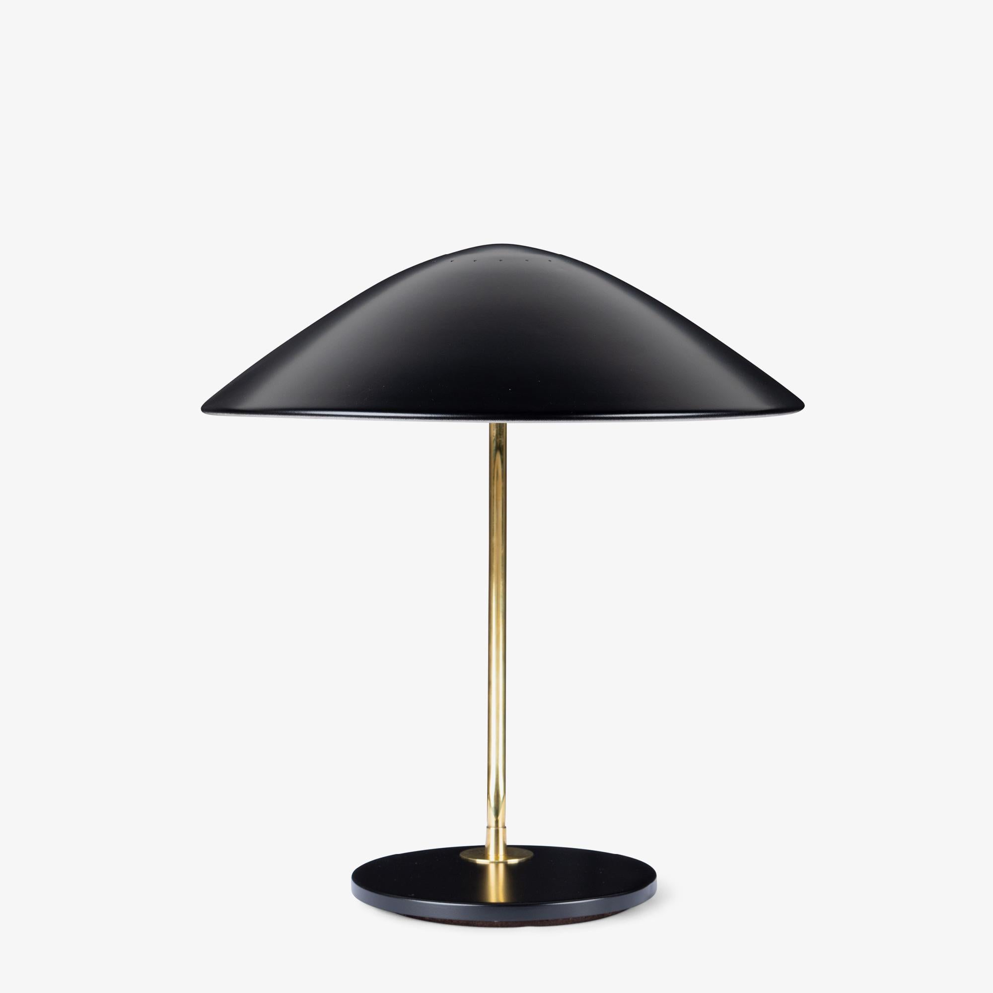 Mid-Century Modern Gerald Thurston for Lightolier Accent Table Lamp in Gloss Black & Polished Brass For Sale