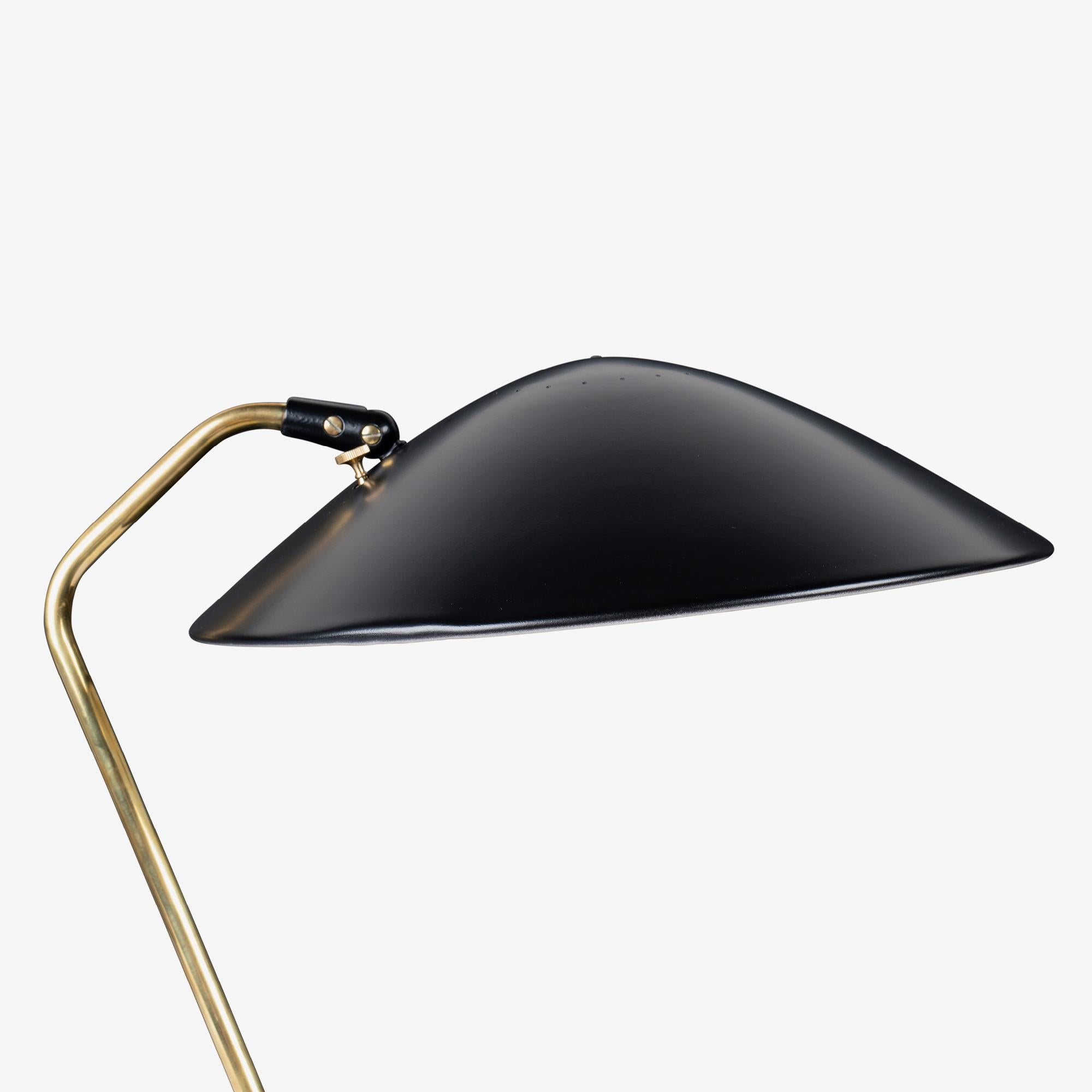 American Gerald Thurston for Lightolier Accent Table Lamp in Gloss Black & Polished Brass For Sale