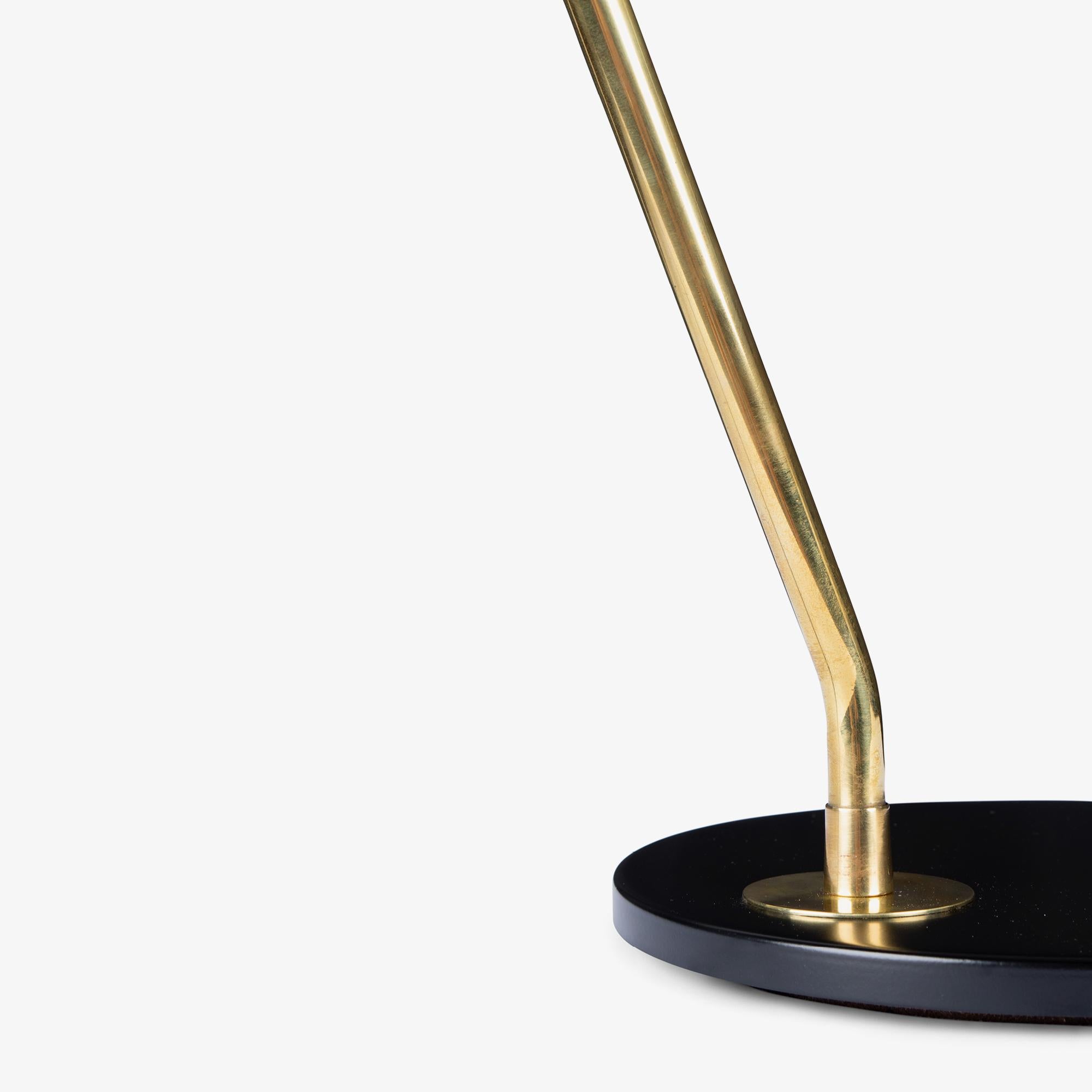 Gerald Thurston for Lightolier Accent Table Lamp in Gloss Black & Polished Brass For Sale 1