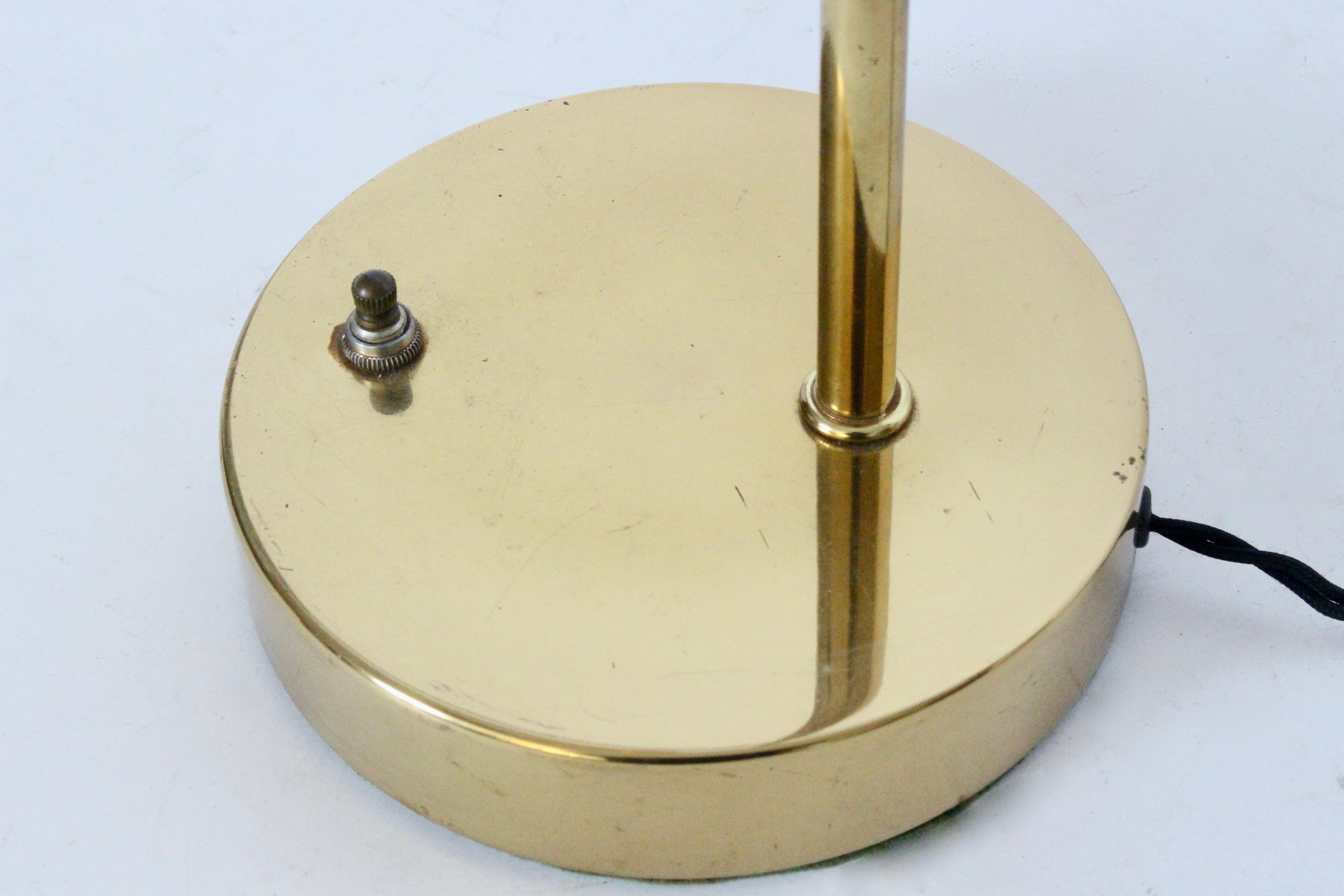 Gerald Thurston for Lightolier Style Adjustable Shaded Brass Desk Lamp, 1960s For Sale 6