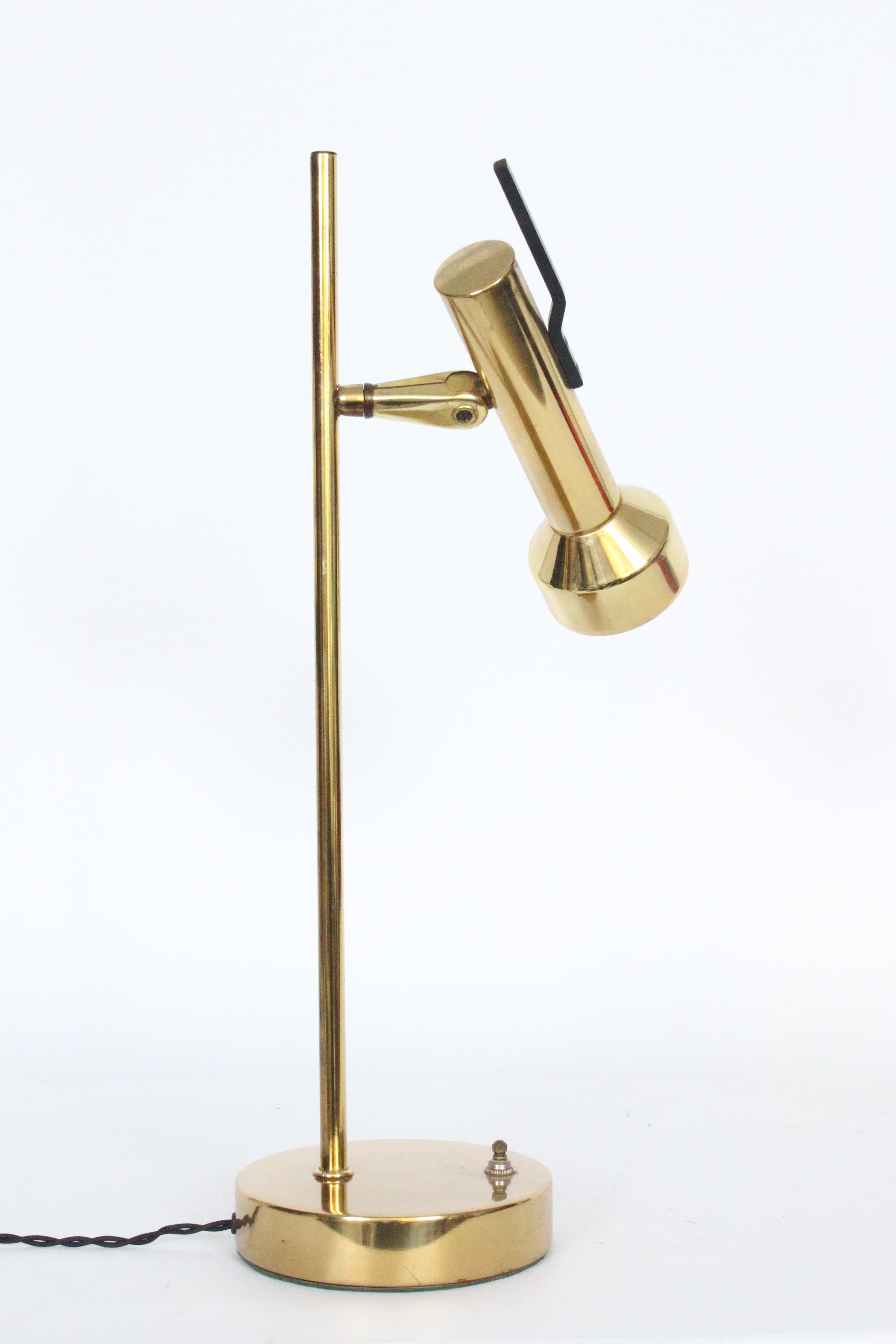Gerald Thurston for Lightolier Style Adjustable Shaded Brass Desk Lamp, 1960s In Good Condition For Sale In Bainbridge, NY