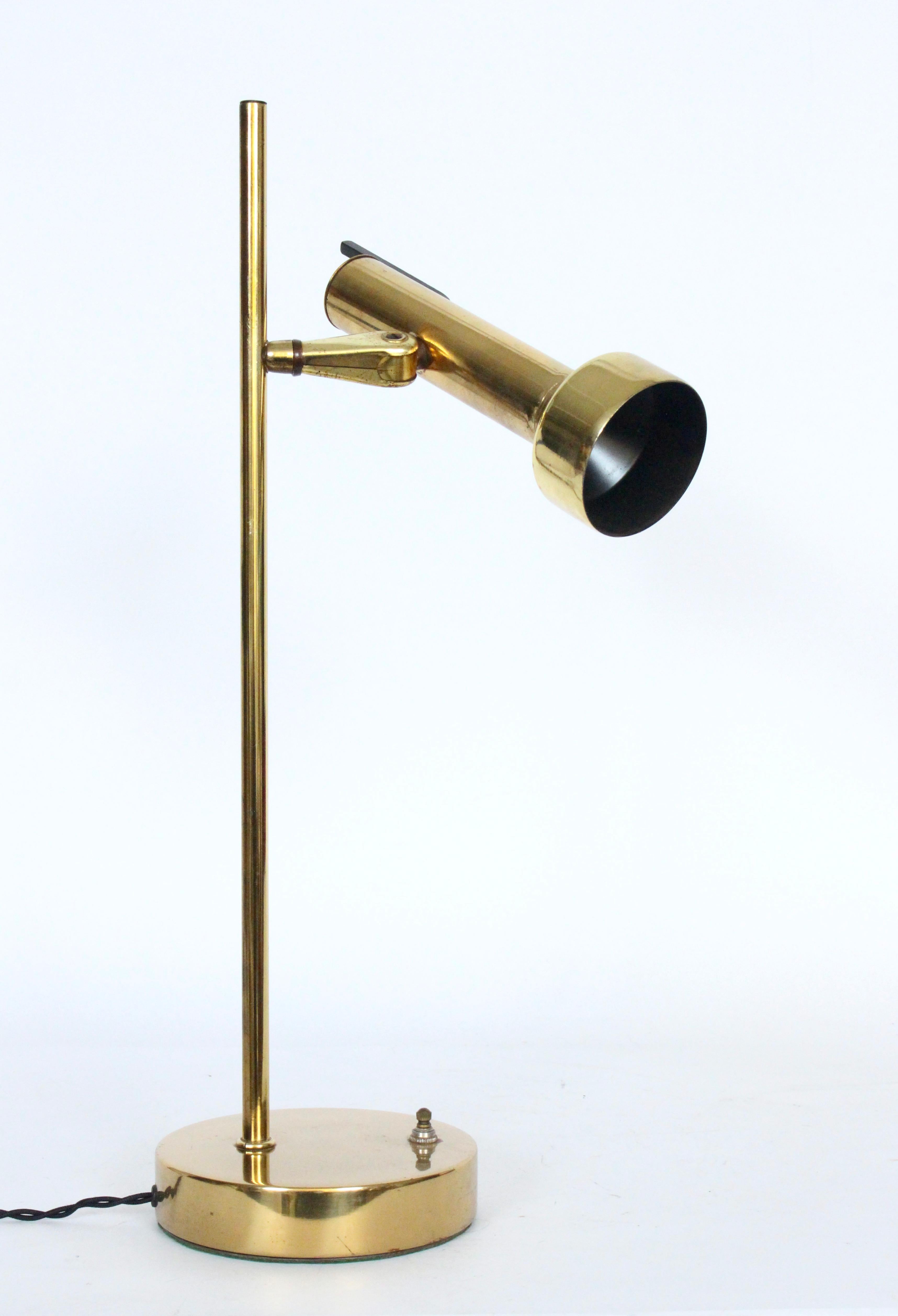 Mid-20th Century Gerald Thurston for Lightolier Style Adjustable Shaded Brass Desk Lamp, 1960s For Sale