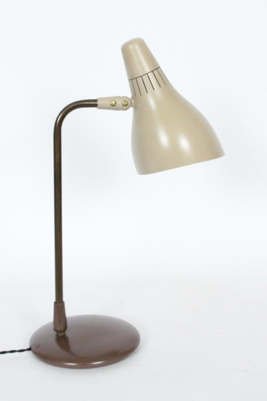 Gerald Thurston for Lightolier Adjustable Taupe Desk Lamp, 1950's In Good Condition For Sale In Bainbridge, NY