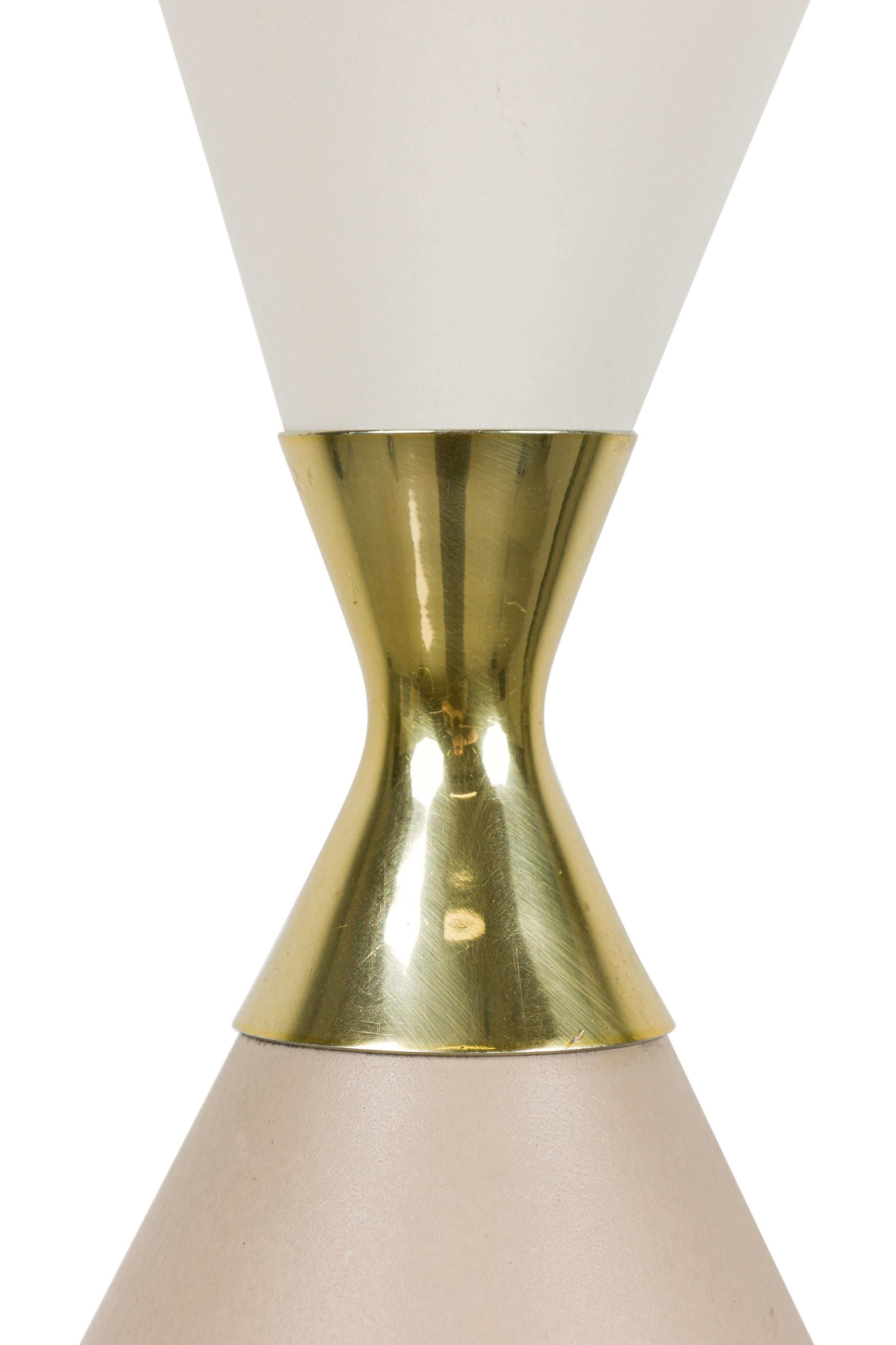 Gerald Thurston for Lightolier American Porcelain Hourglass Table Lamp In Good Condition For Sale In Queens, NY